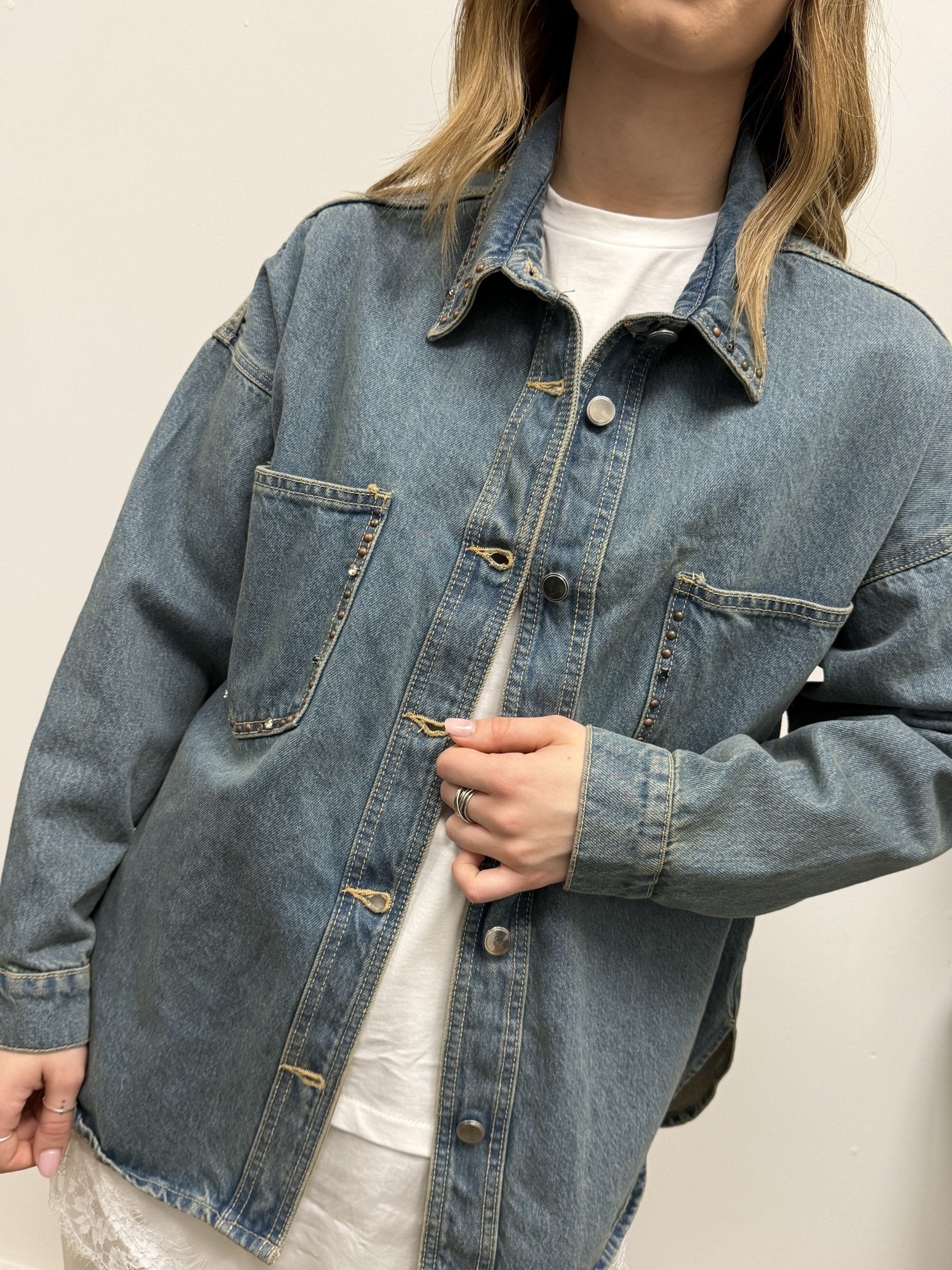 Camicia over in denim con borchie Susy Mix - GiuGiò | Shop online