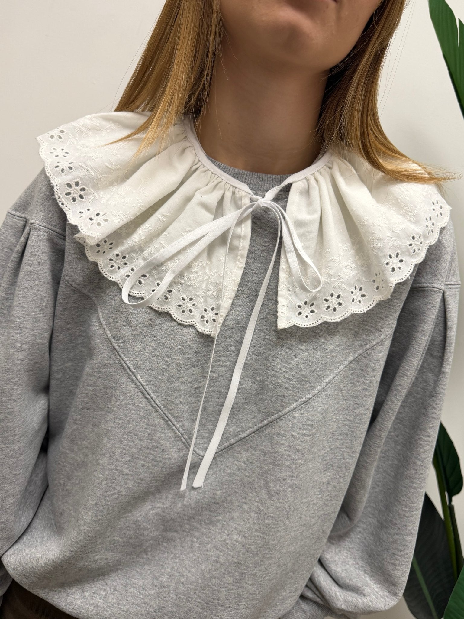 Felpa garzata con collo in sangallo Tensione In - GiuGiò | Shop online