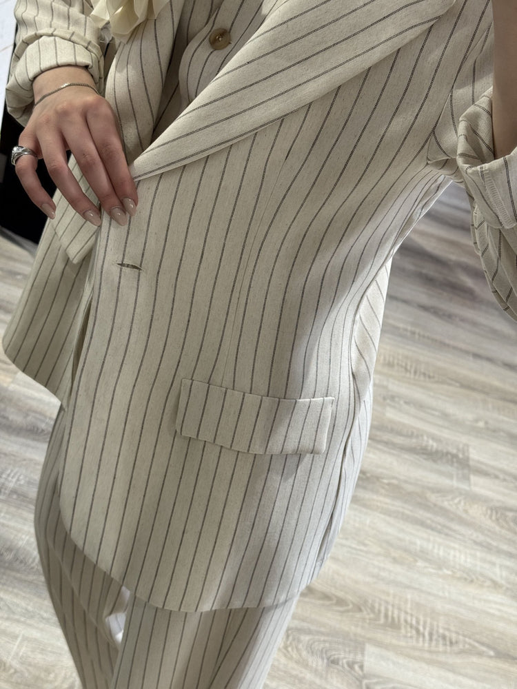Giacca over gessata con spilla Susy Mix - GiuGiò | Shop online