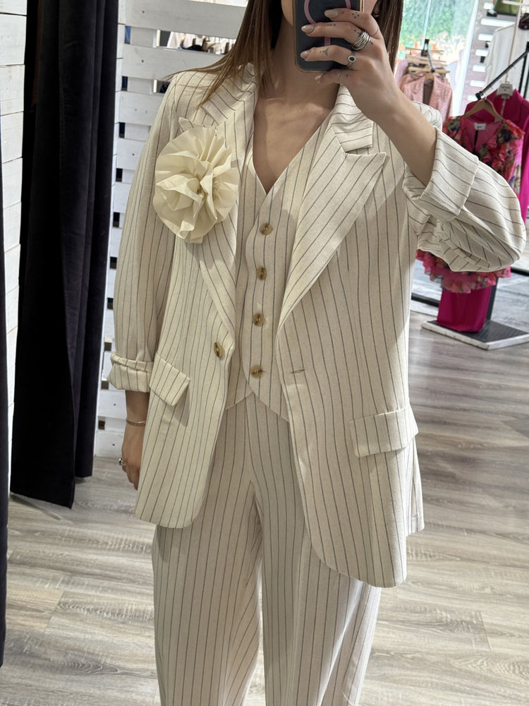 Giacca over gessata con spilla Susy Mix - GiuGiò | Shop online