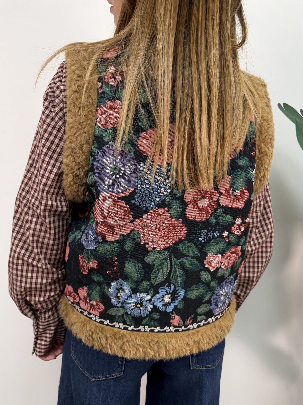 Gilet bimaterico tessuto jacquard fiorato con profili ecopelliccia Amosa - GiuGiò | Shop online