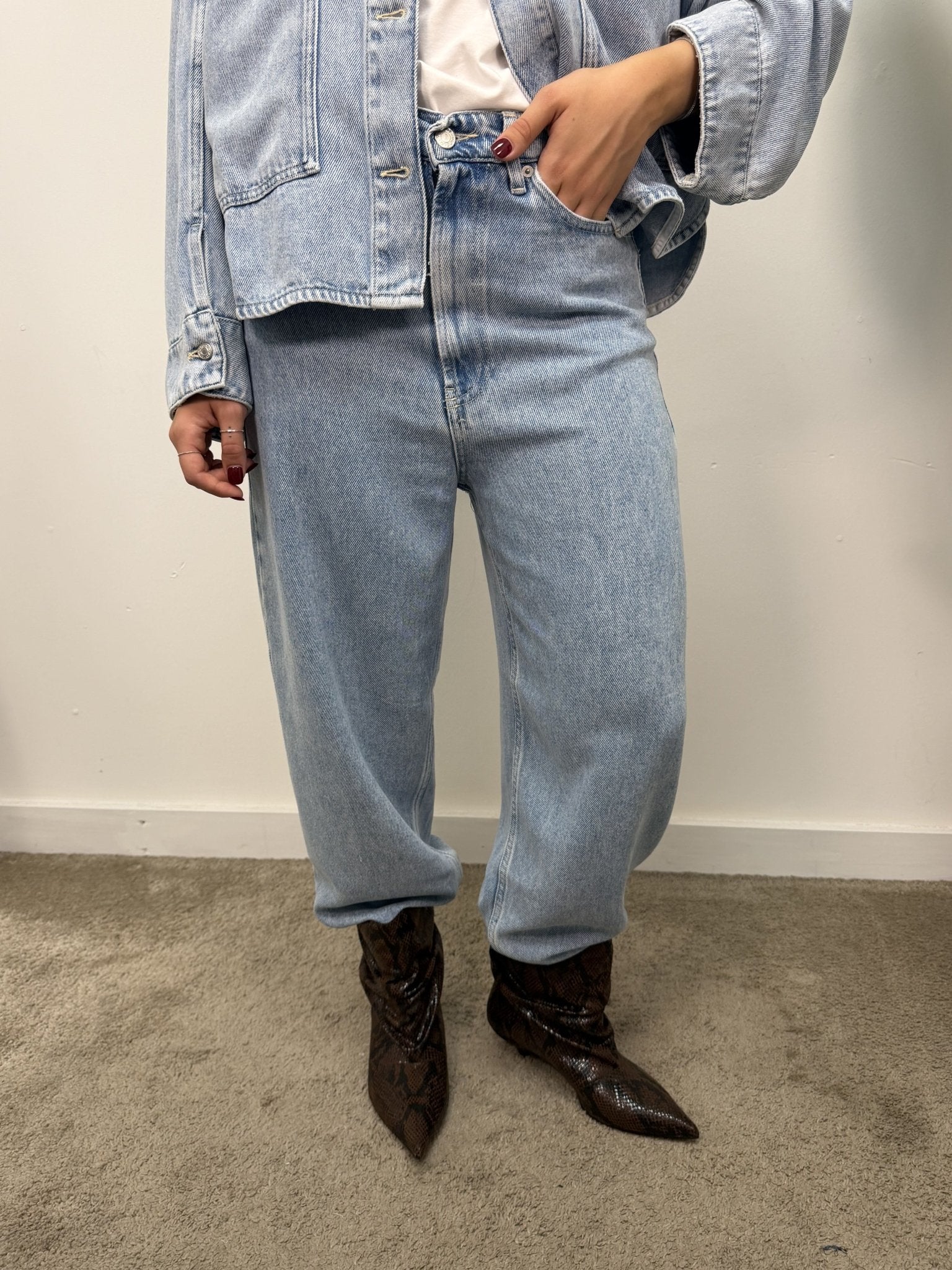 Jeans baggy Laila denim chiaro VICOLO - GiuGiò | Shop online