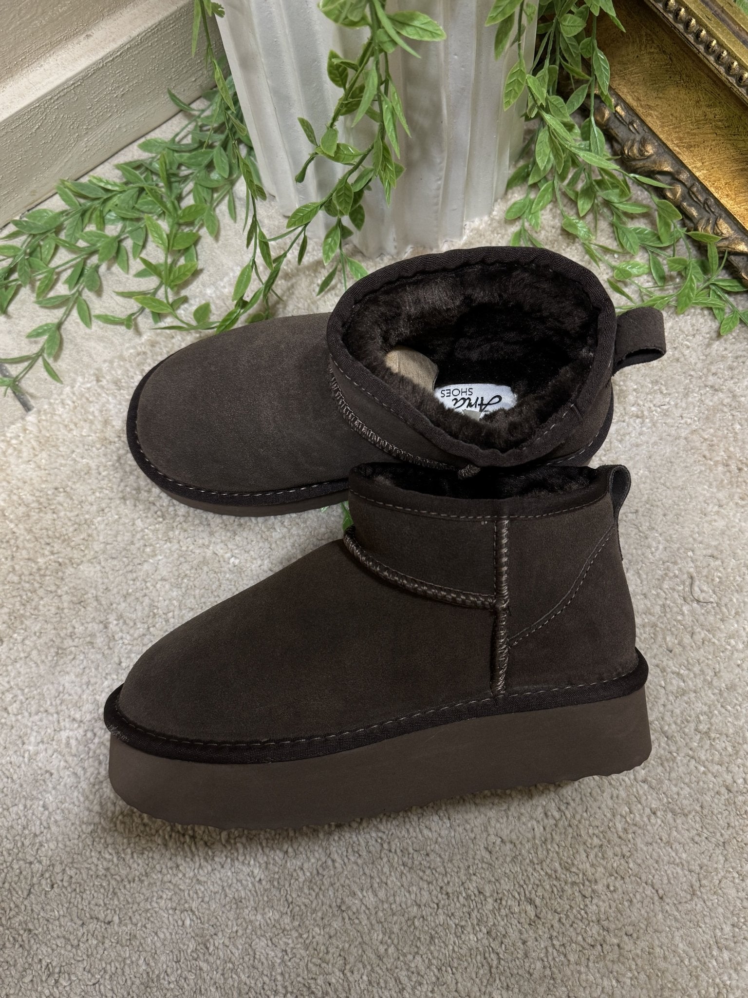 Mini boots in pelle scamosciata fondo in gomma Aria - GiuGiò | Shop online