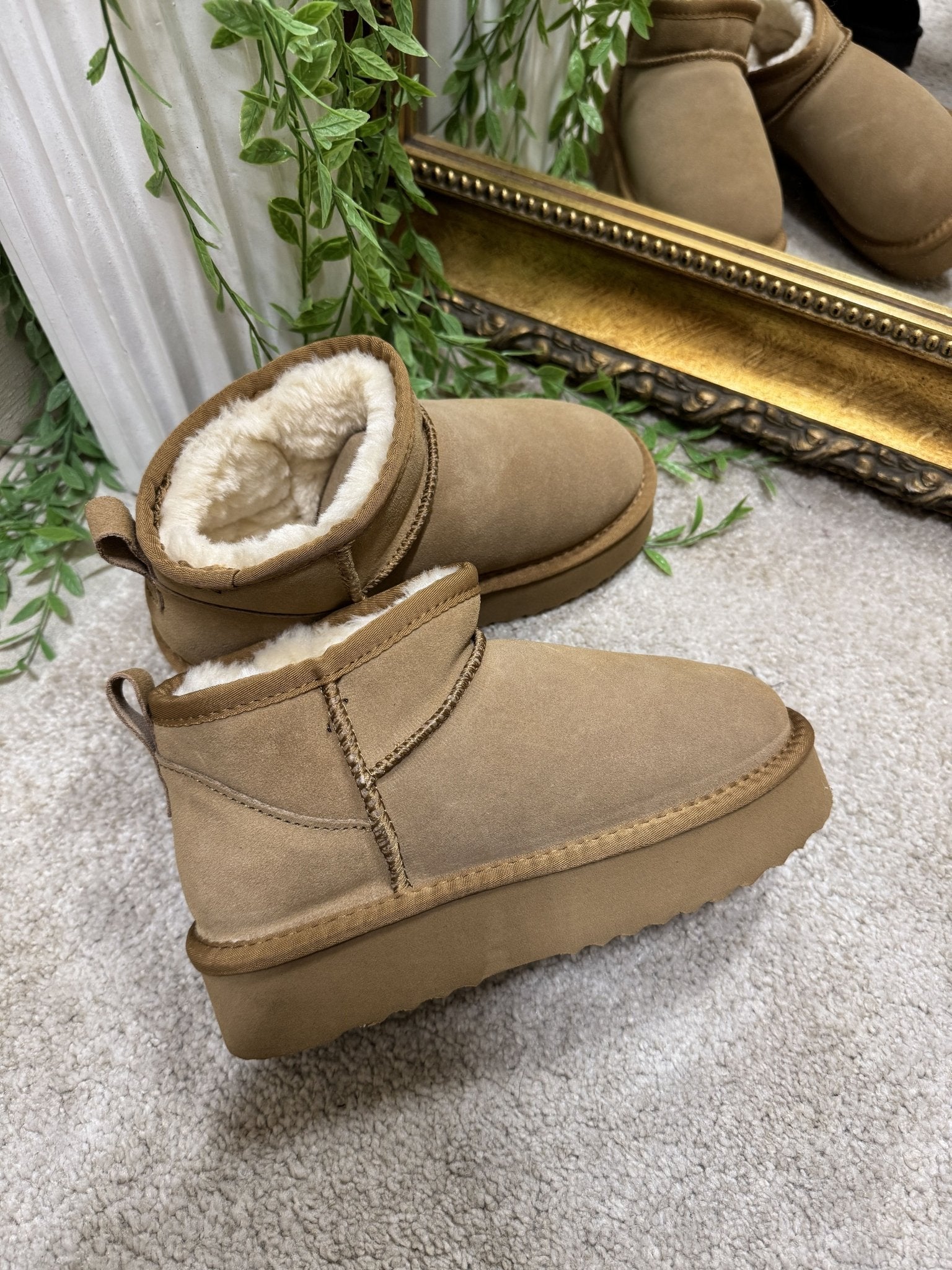 Mini boots in pelle scamosciata fondo in gomma Aria - GiuGiò | Shop online