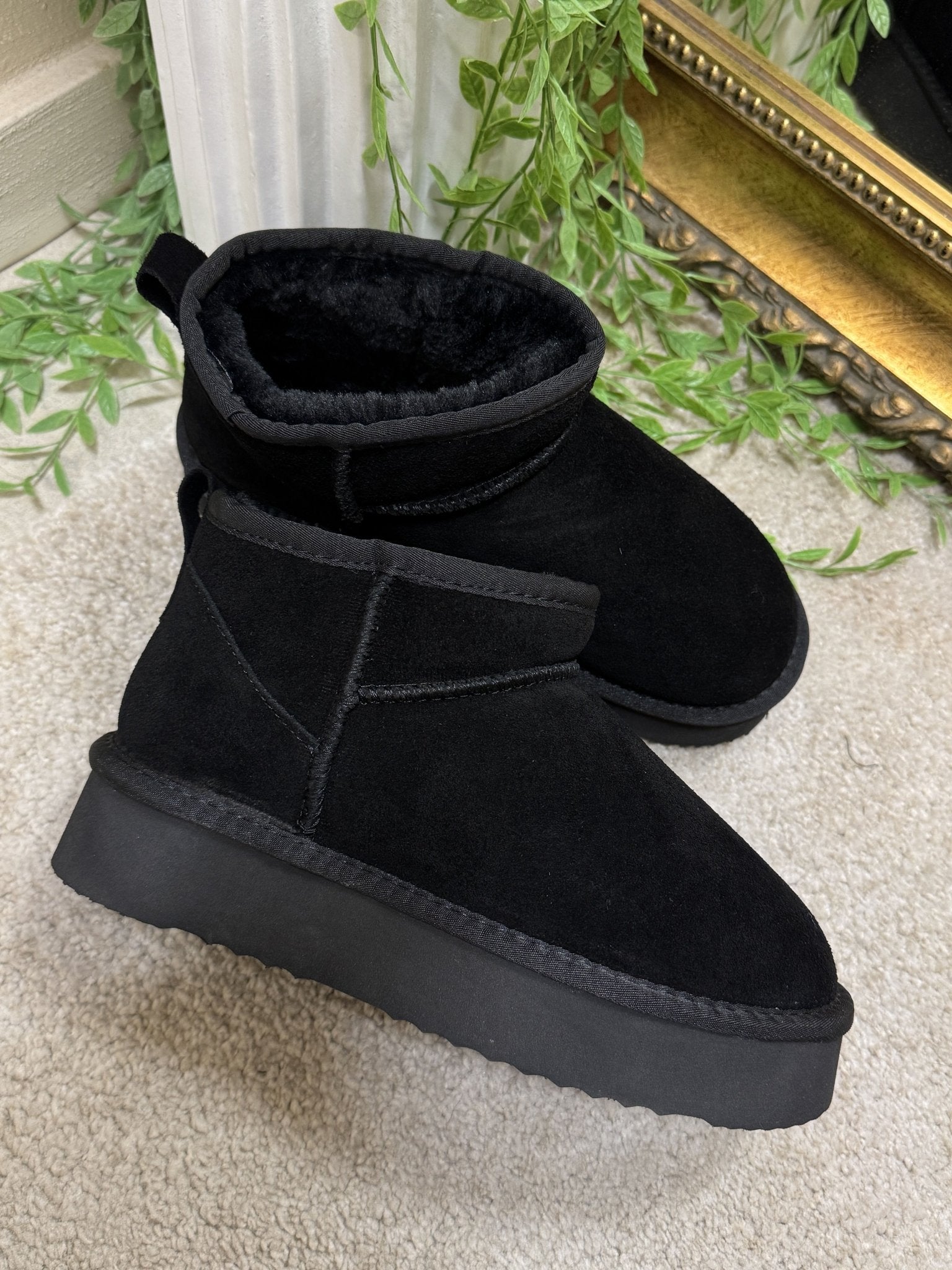 Mini boots in pelle scamosciata fondo in gomma Aria - GiuGiò | Shop online