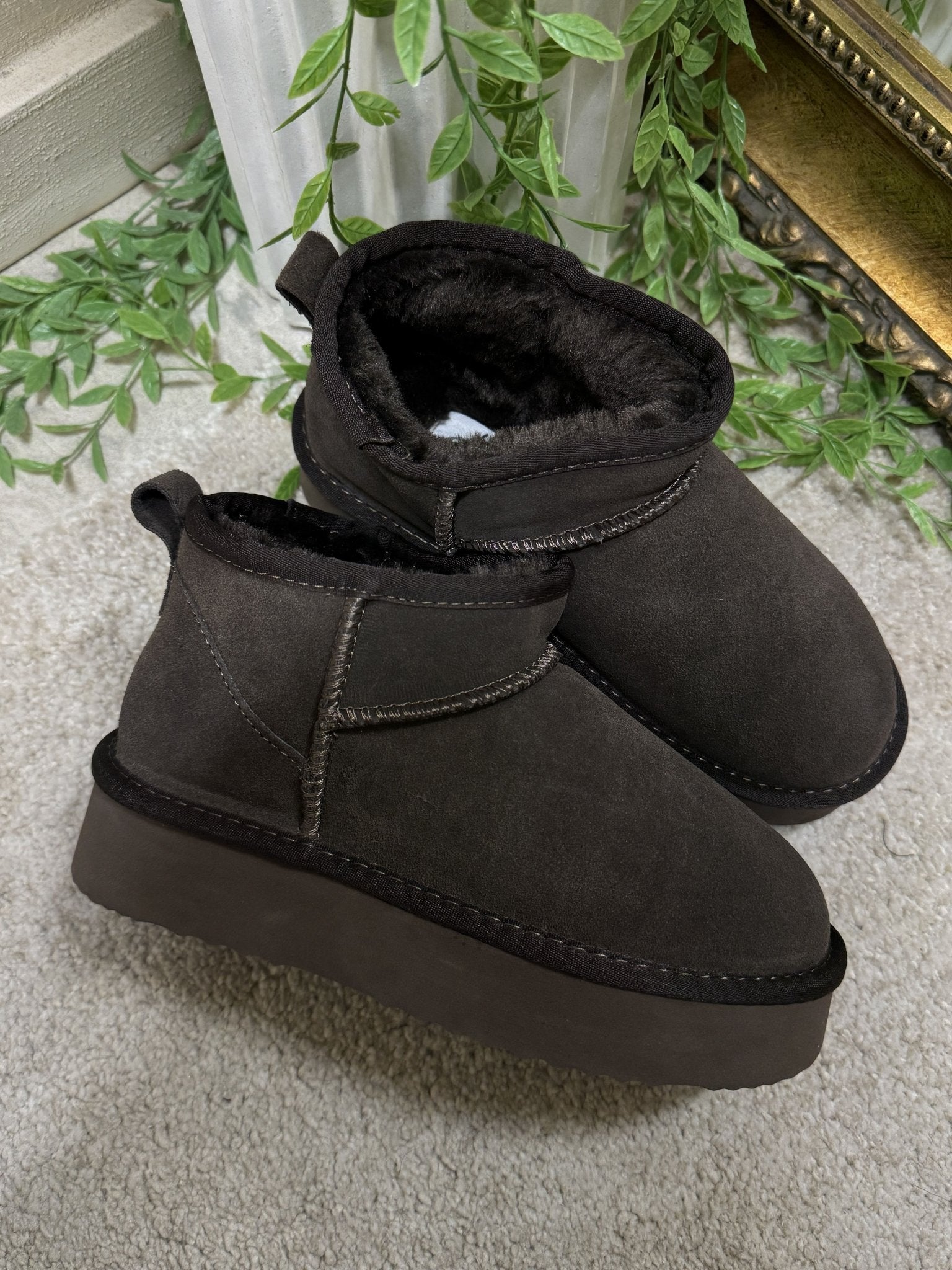 Mini boots in pelle scamosciata fondo in gomma Aria - GiuGiò | Shop online