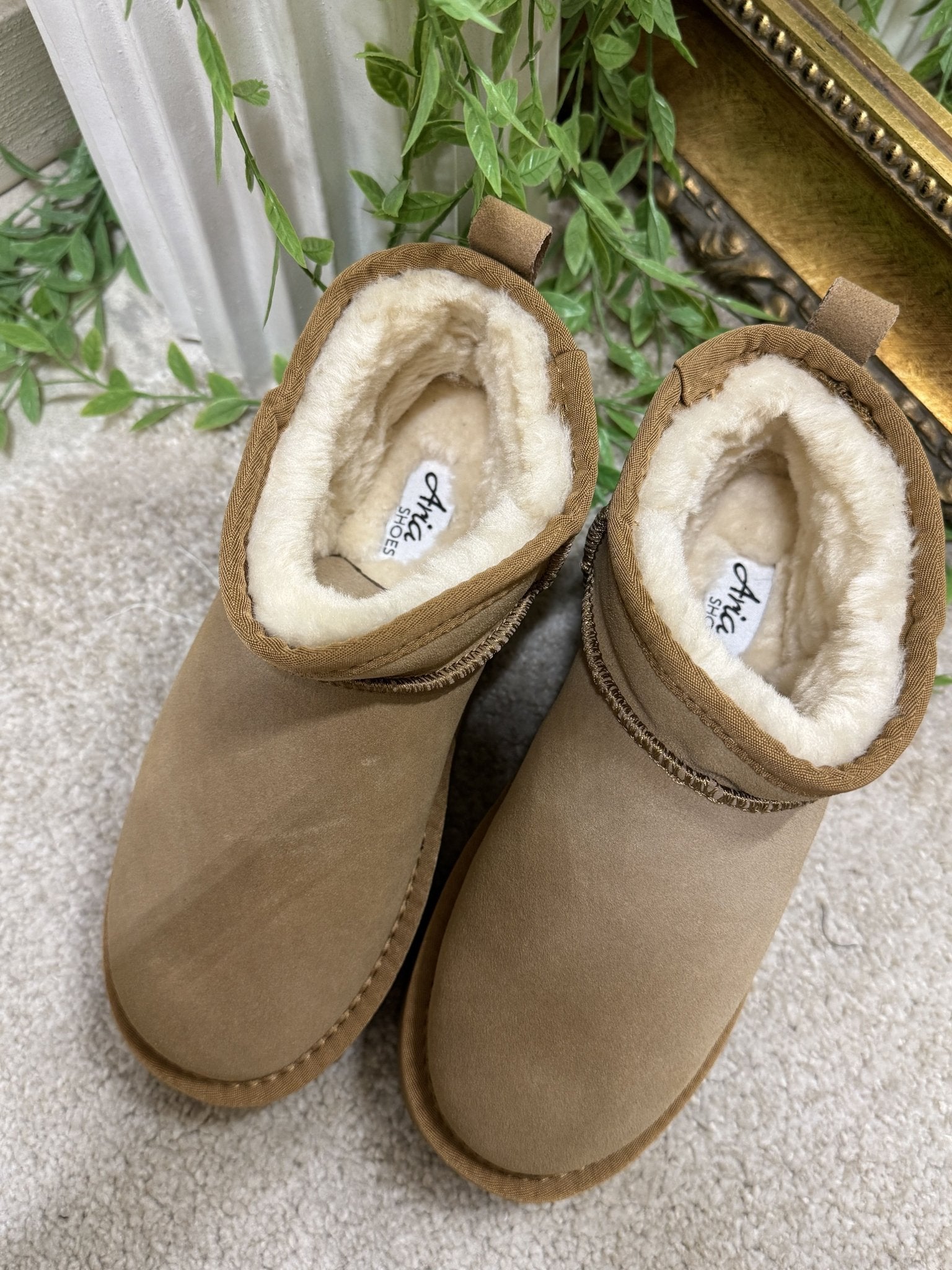 Mini boots in pelle scamosciata fondo in gomma Aria - GiuGiò | Shop online