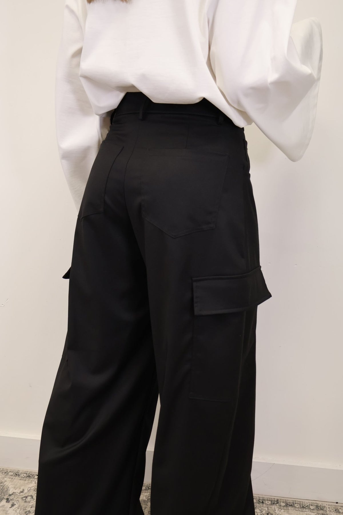 Pantalone barrel cargo nero Tensione In - GiuGiò | Shop online