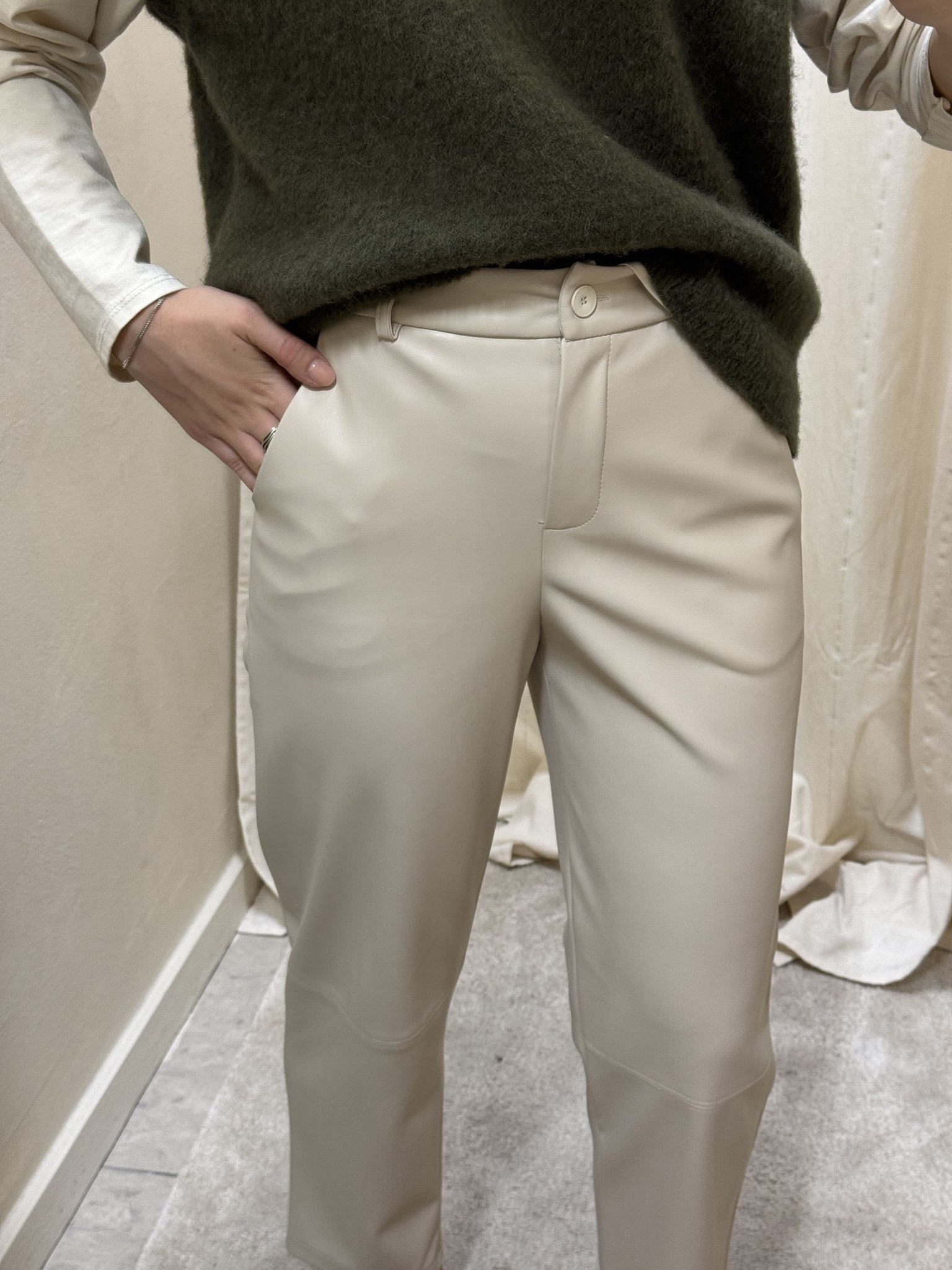 Pantalone carrot in ecopelle Tensione In - GiuGiò | Shop online