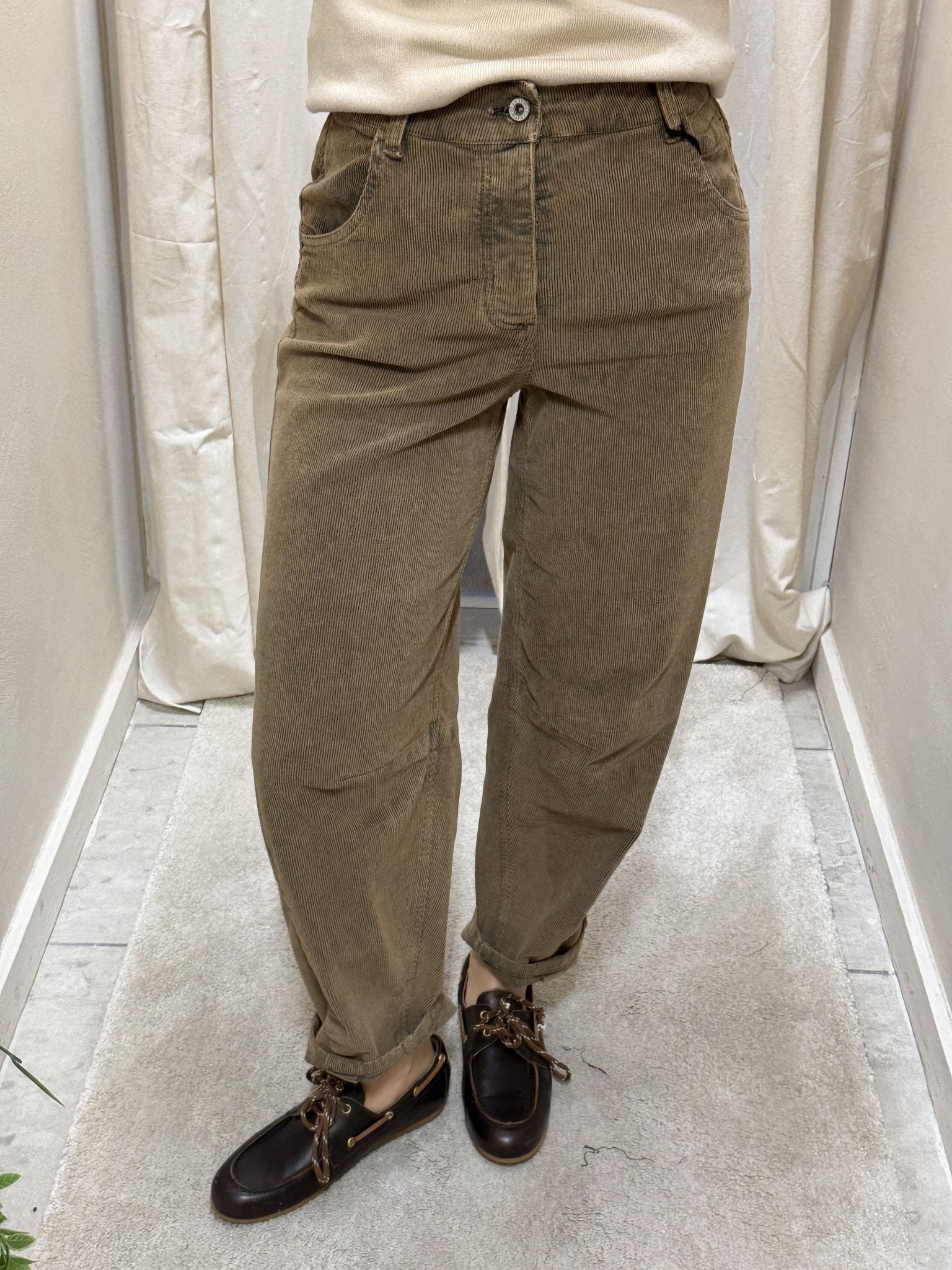 Pantalone carrot in velluto millerighe Please - GiuGiò | Shop online