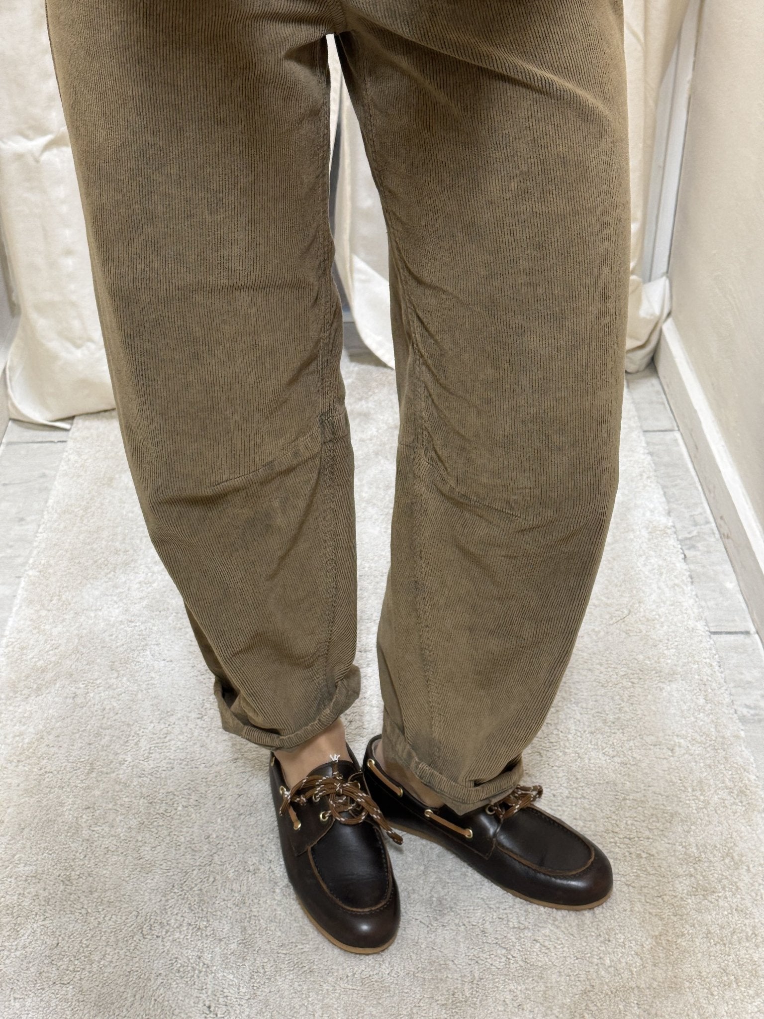 Pantalone carrot in velluto millerighe Please - GiuGiò | Shop online