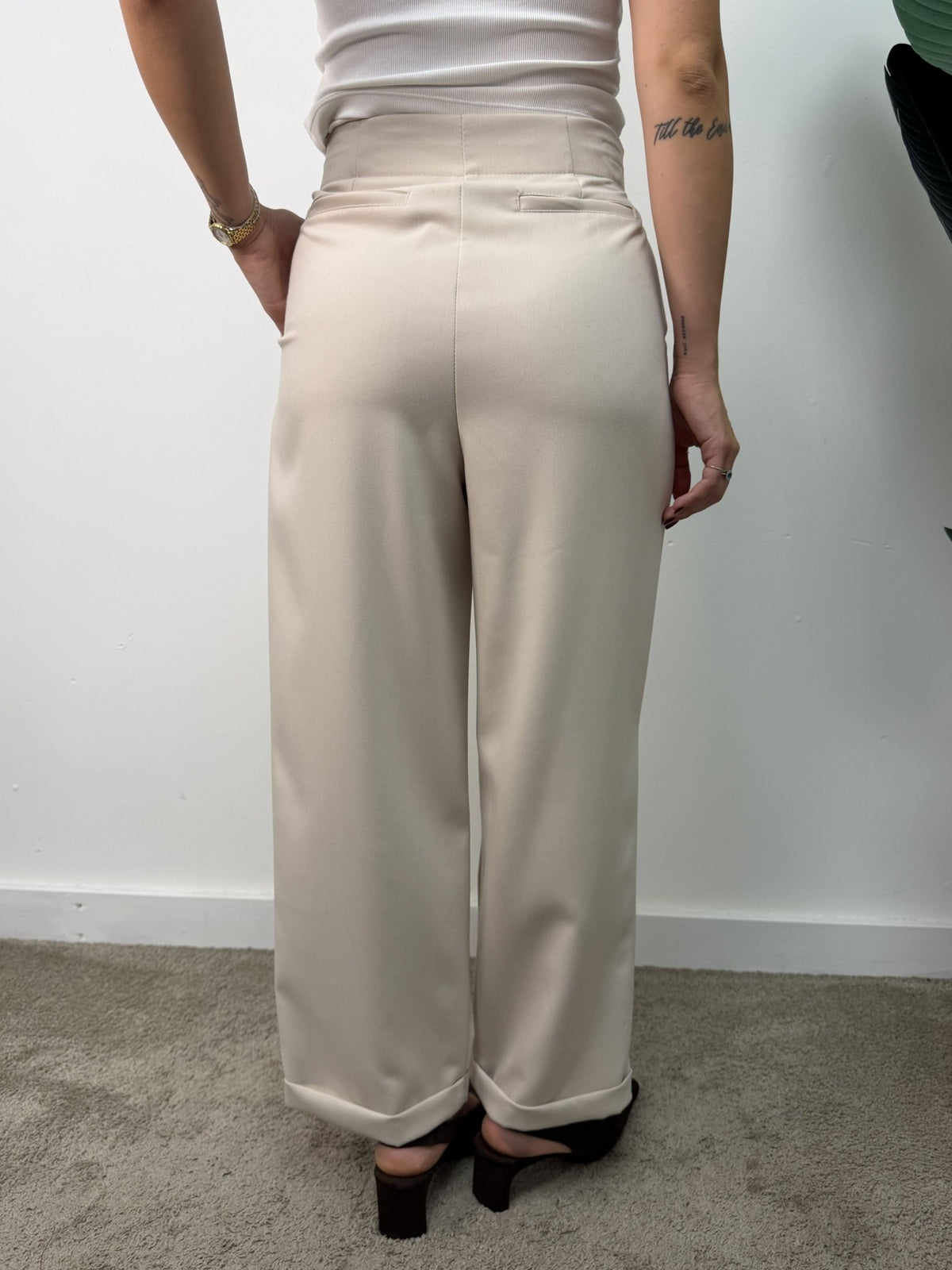 Pantalone dritto con pinces e risvolto Tensione In - GiuGiò | Shop online