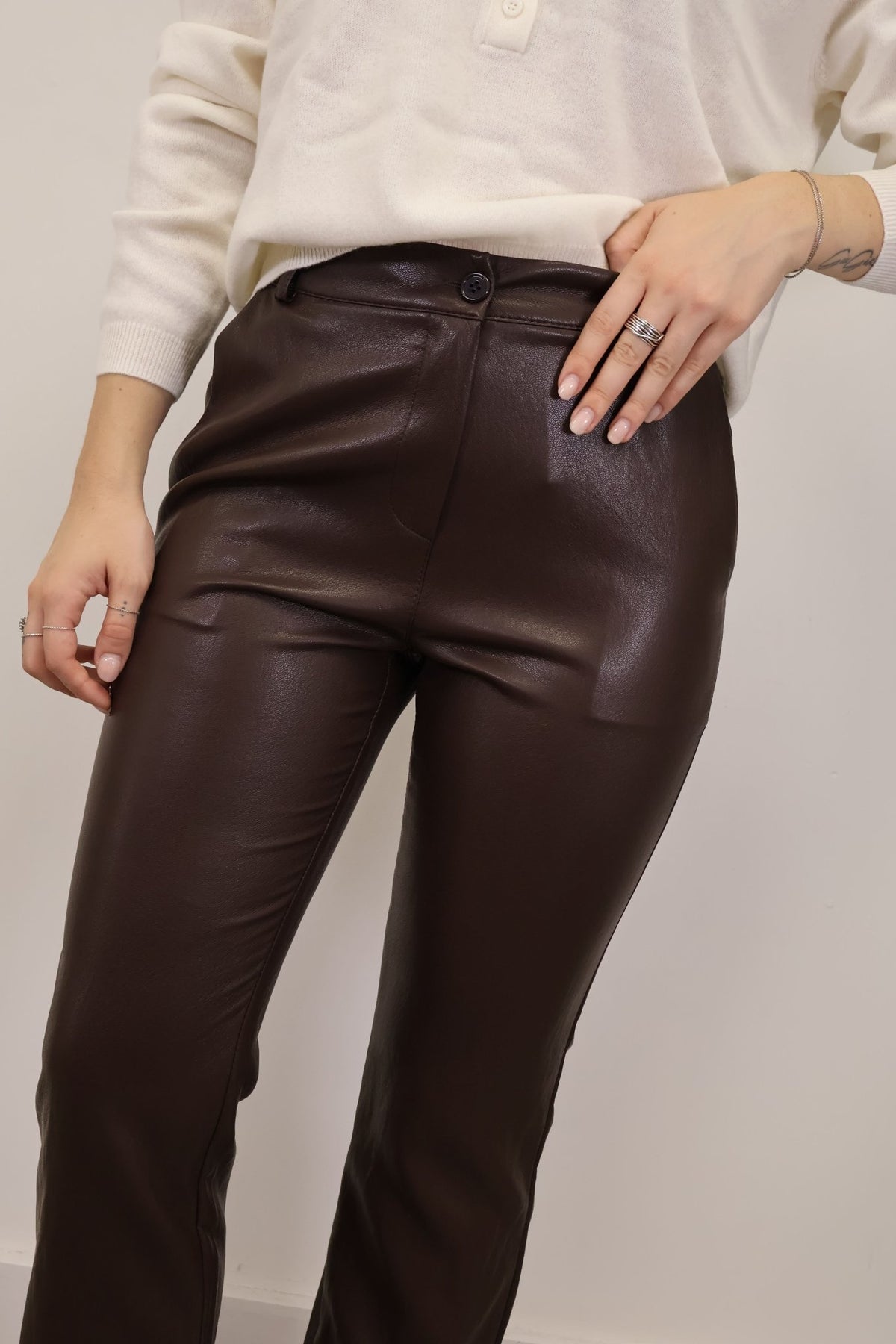 Pantalone mini flare ecopelle marrone Tensione In - GiuGiò | Shop online