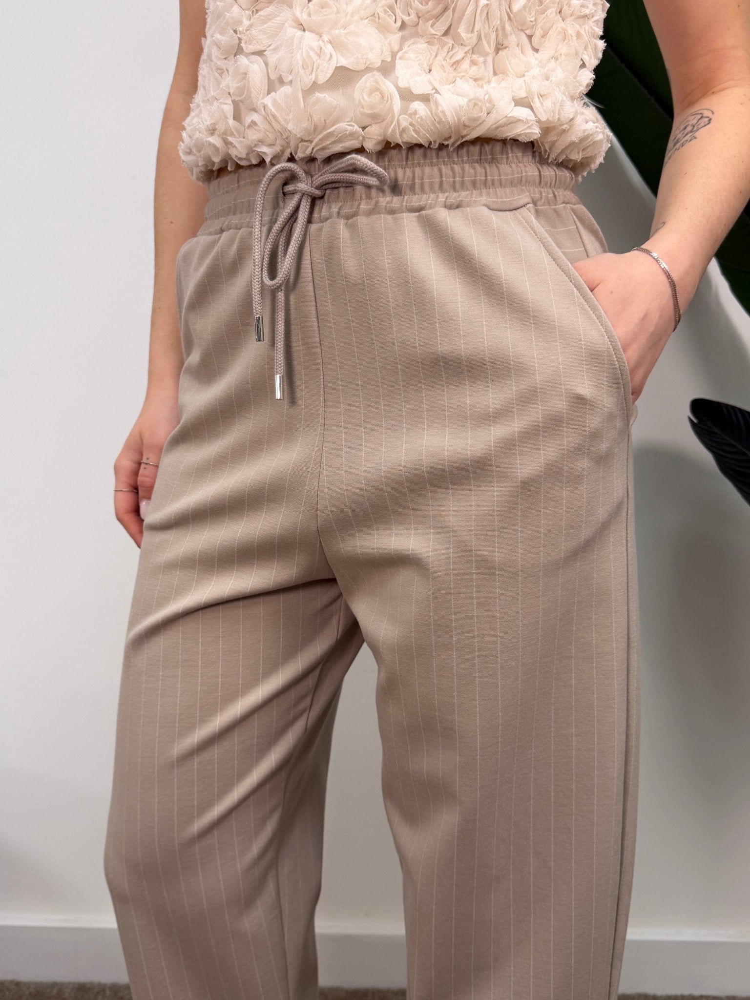 Pantaloni carrot in punto milano PLEASE - GiuGiò | Shop online