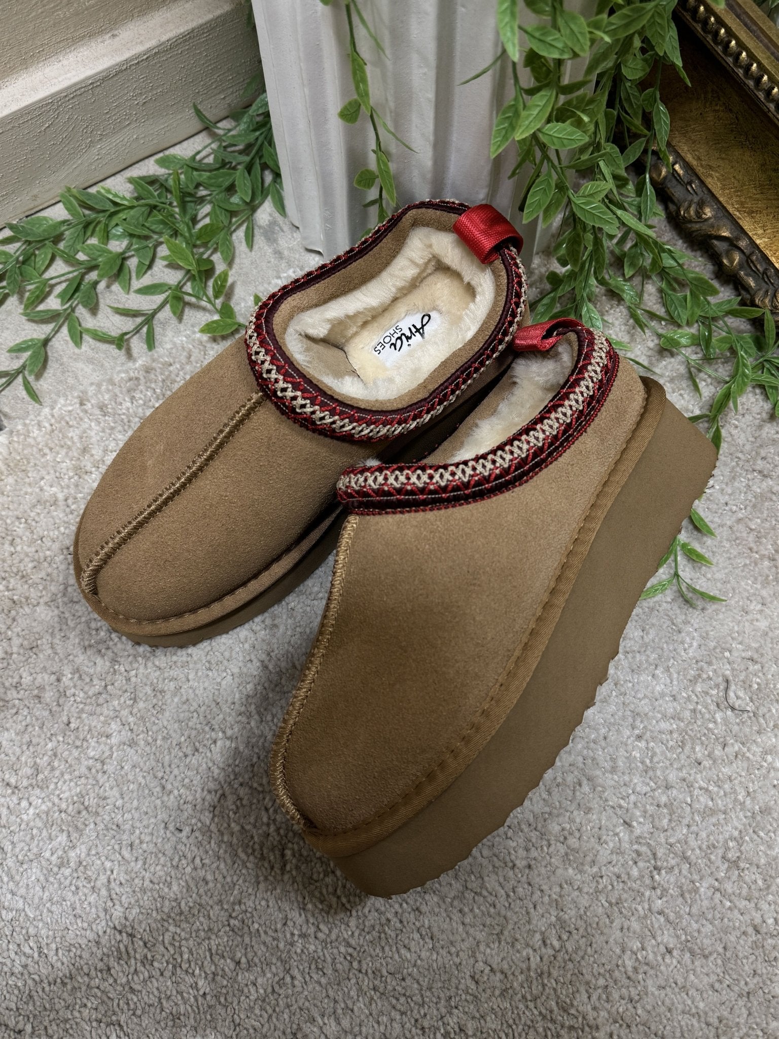 Sabot in pelle scamosciata con passamanerie Aria - GiuGiò | Shop online