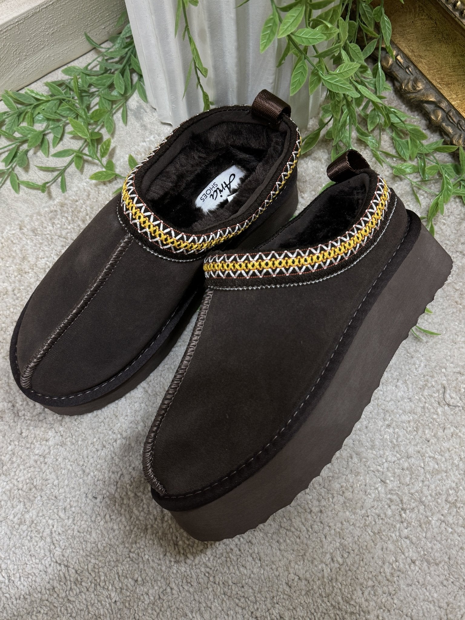 Sabot in pelle scamosciata con passamanerie Aria - GiuGiò | Shop online