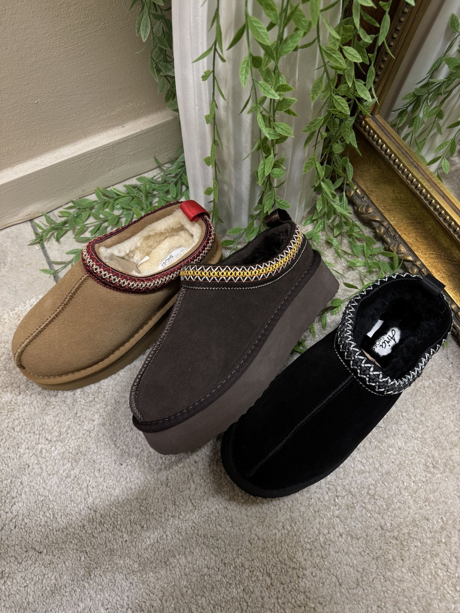 Sabot in pelle scamosciata con passamanerie Aria - GiuGiò | Shop online