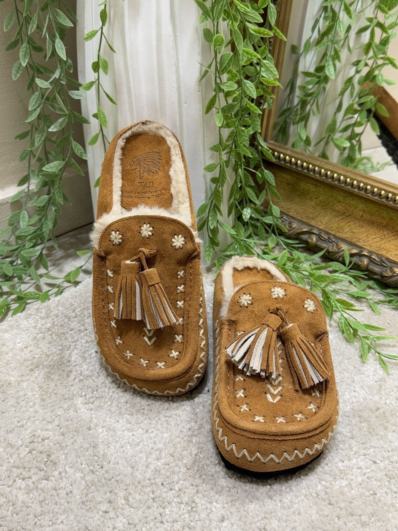 Sabot Kai con nappine e ricamo Taji - GiuGiò | Shop online
