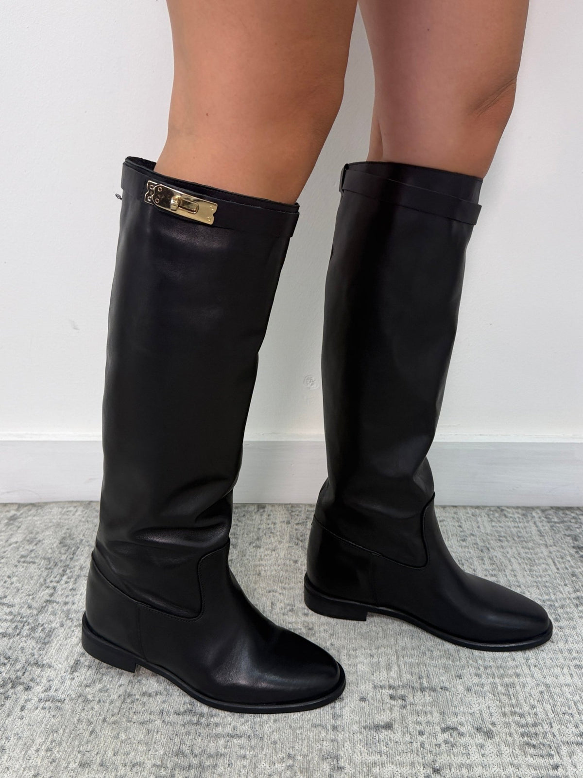 Stivale alto con tacco interno e lucchetto Via Mondana - GiuGiò | Shop online