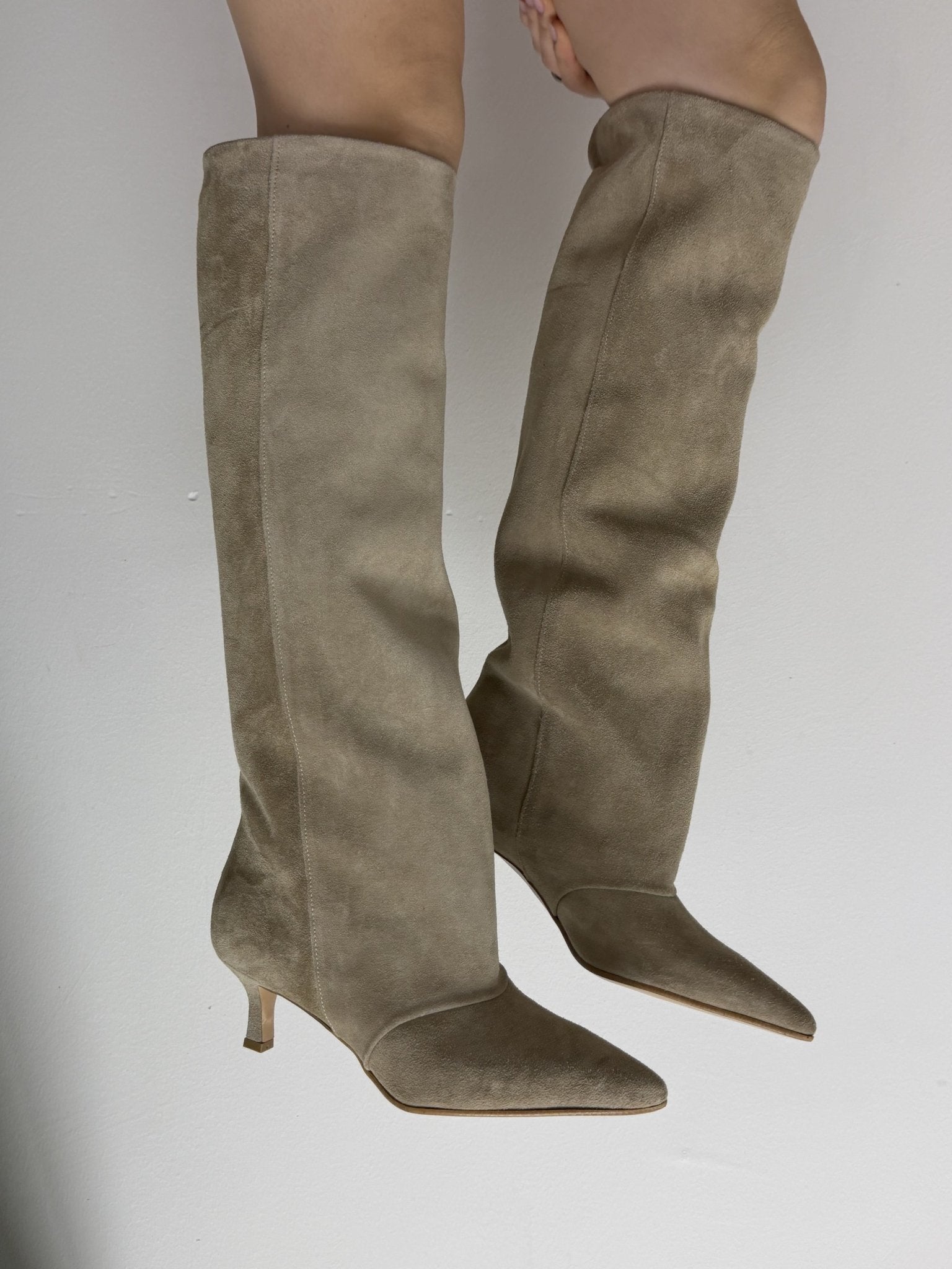 Stivale alto in camoscio tacco kitten Divine Follie - GiuGiò | Shop online