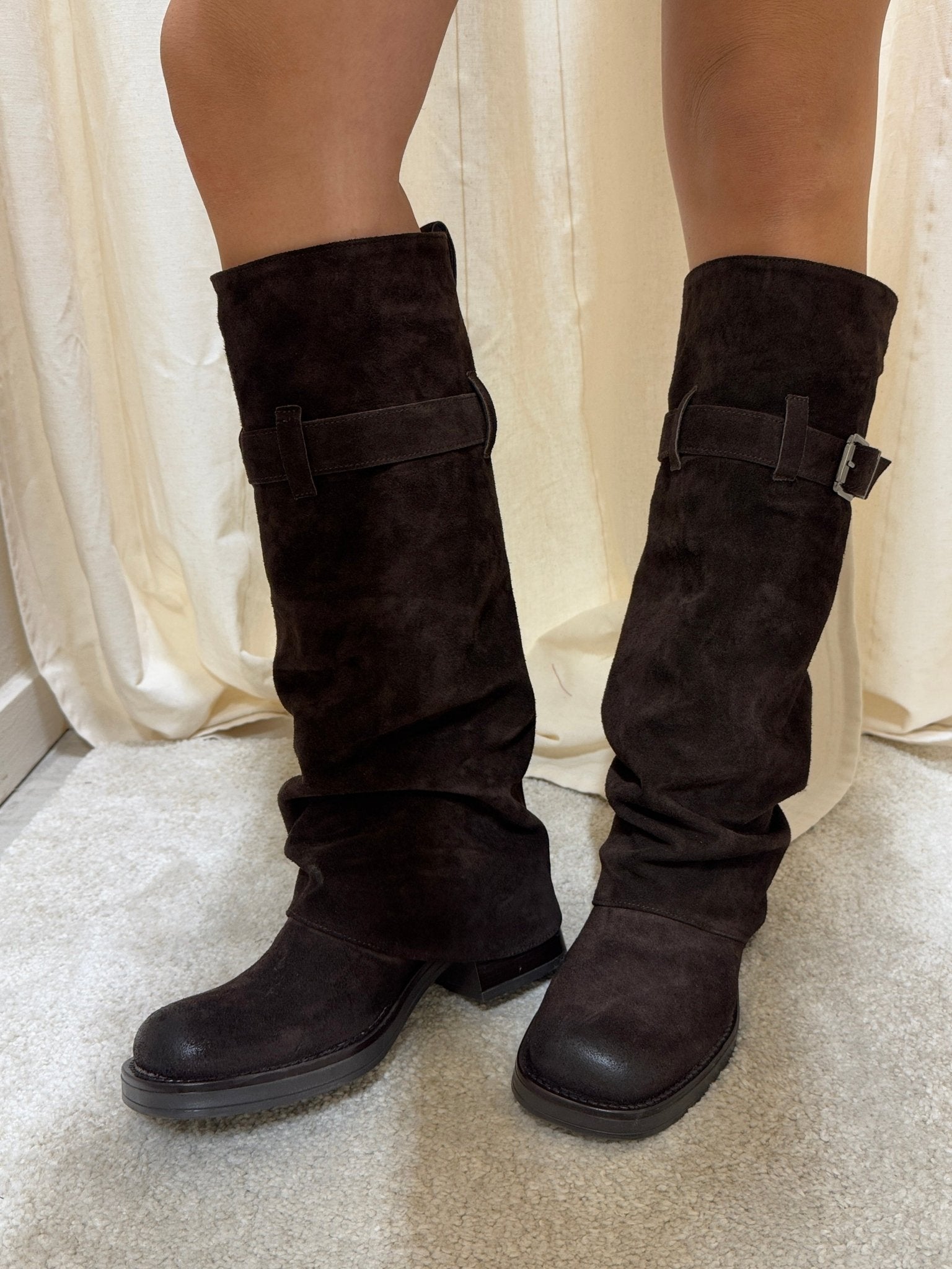 Stivale rovesciato in crosta con fibbia Noa - GiuGiò | Shop online