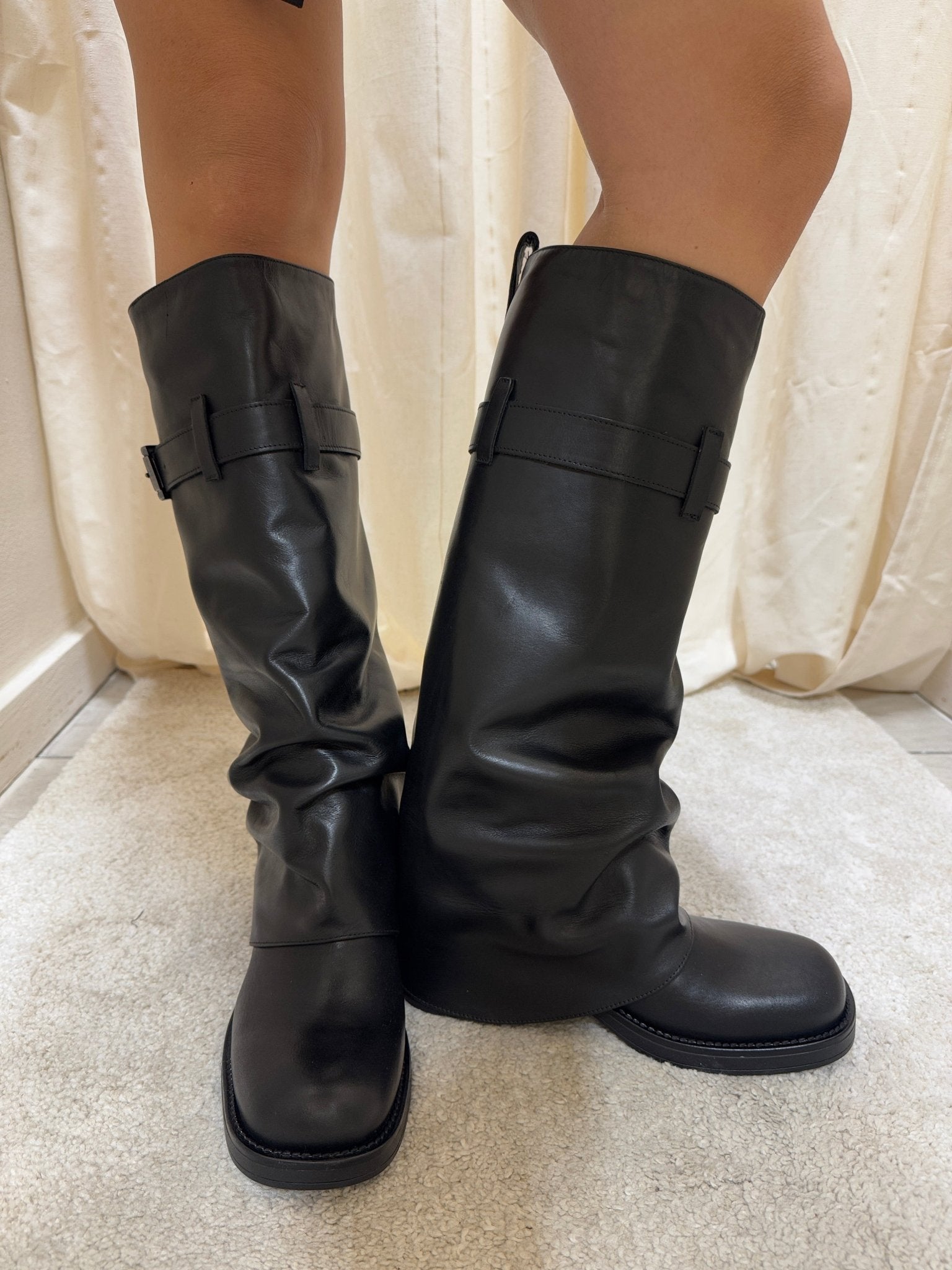Stivale rovesciato in pelle con fibbia Noa - GiuGiò | Shop online