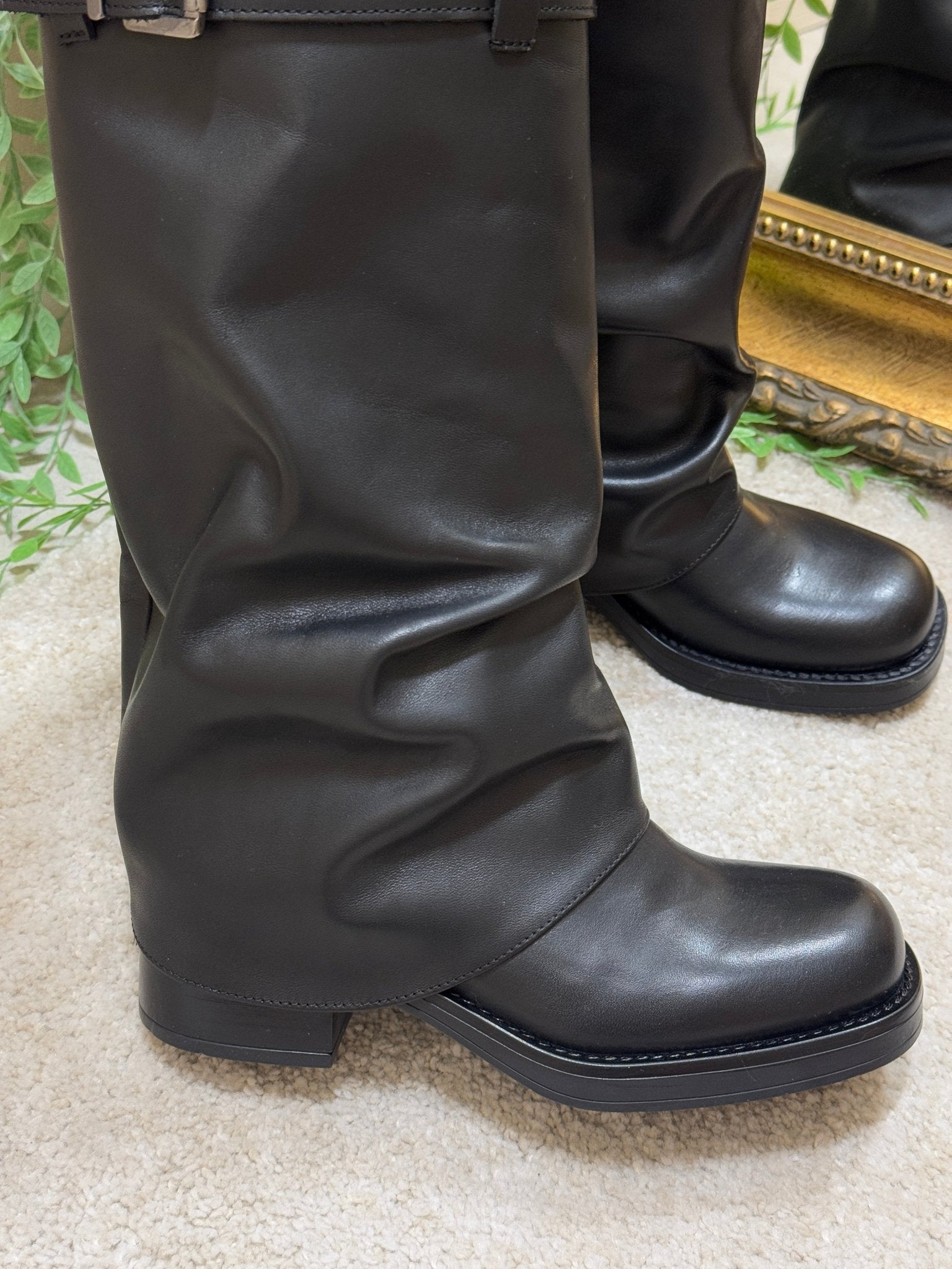 Stivale rovesciato in pelle con fibbia Noa - GiuGiò | Shop online
