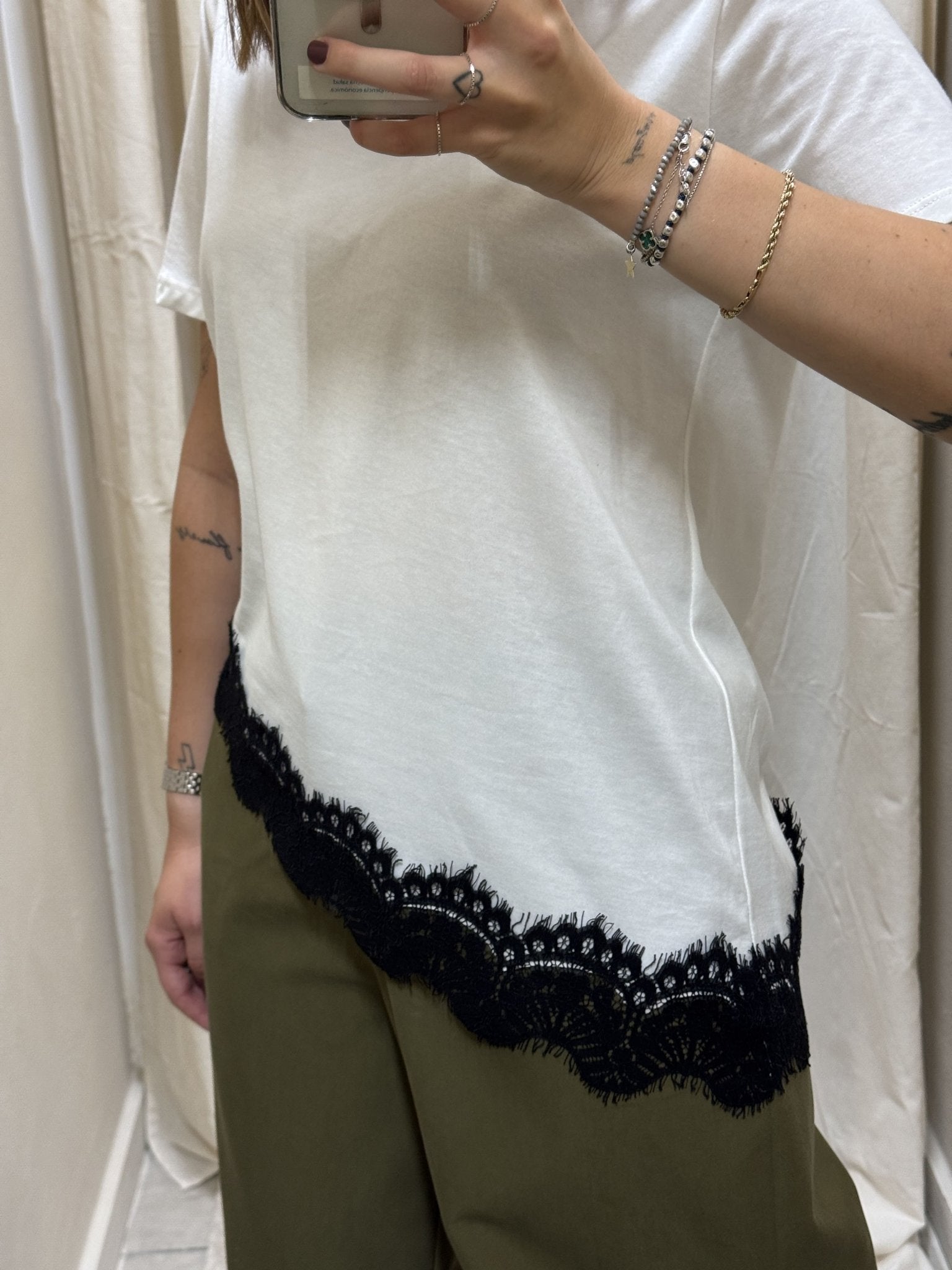 T-shirt asimmetrica inserti pizzo Tensione In - GiuGiò | Shop online