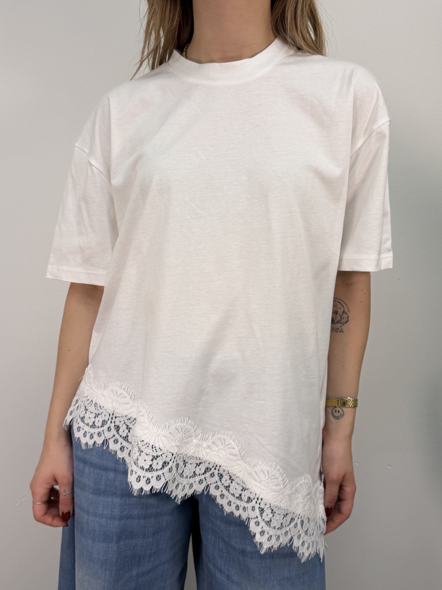 T-shirt girocollo con pizzo trasversale VICOLO - GiuGiò | Shop online