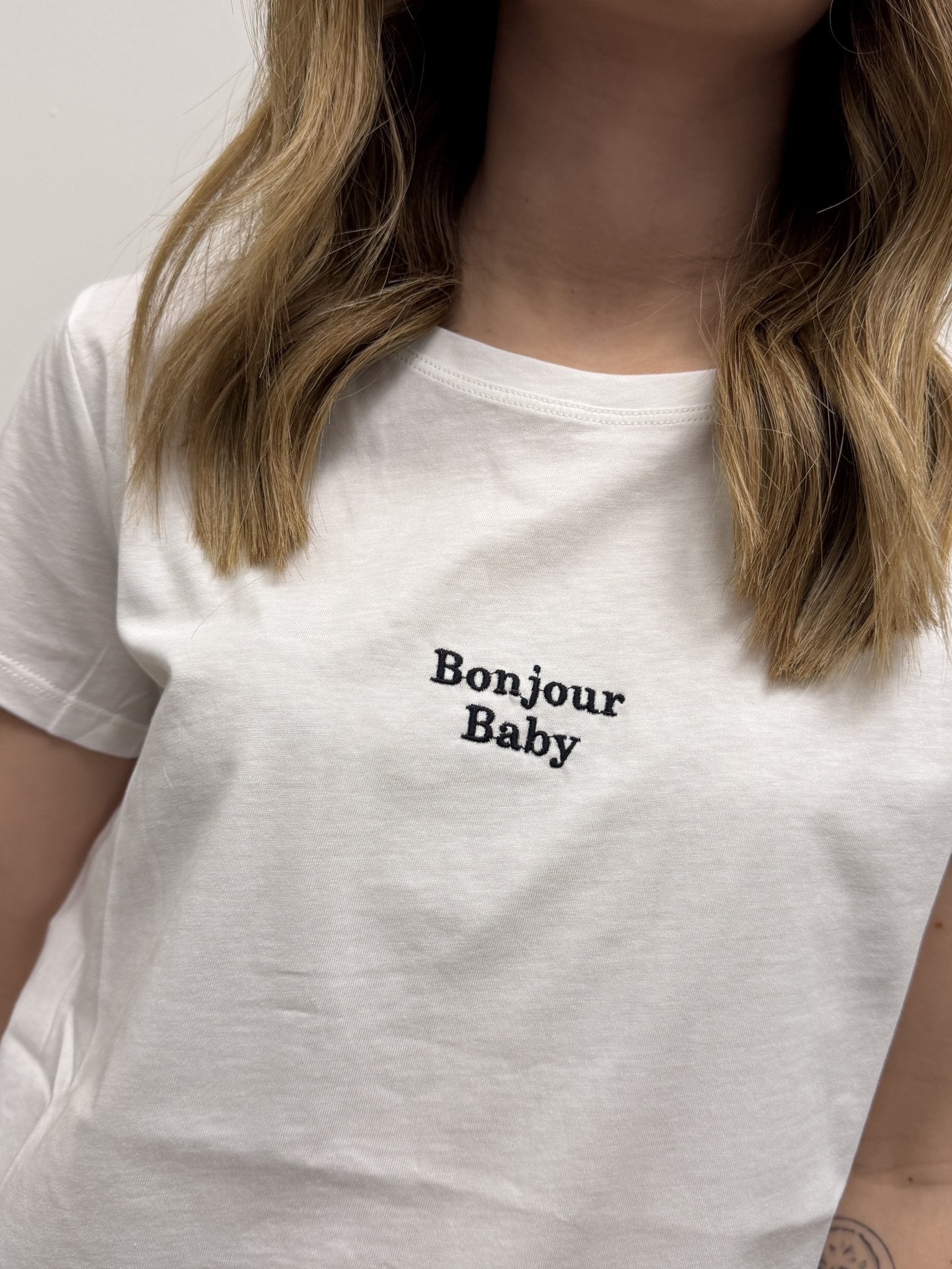 T-shirt girocollo ricamo "Bonjour baby" VICOLO - GiuGiò | Shop online
