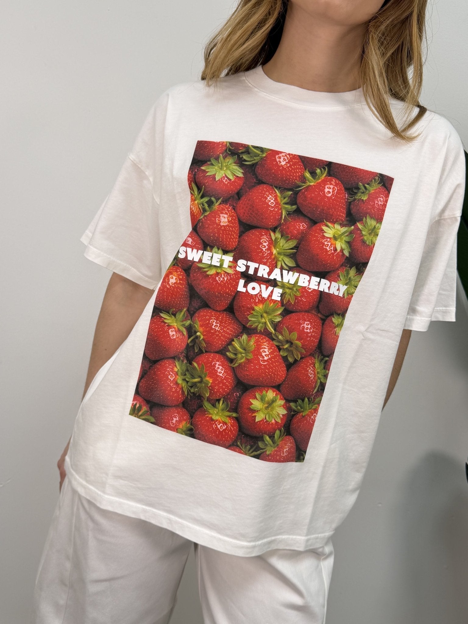 T-Shirt girocollo stampa fragole VICOLO - GiuGiò | Shop online