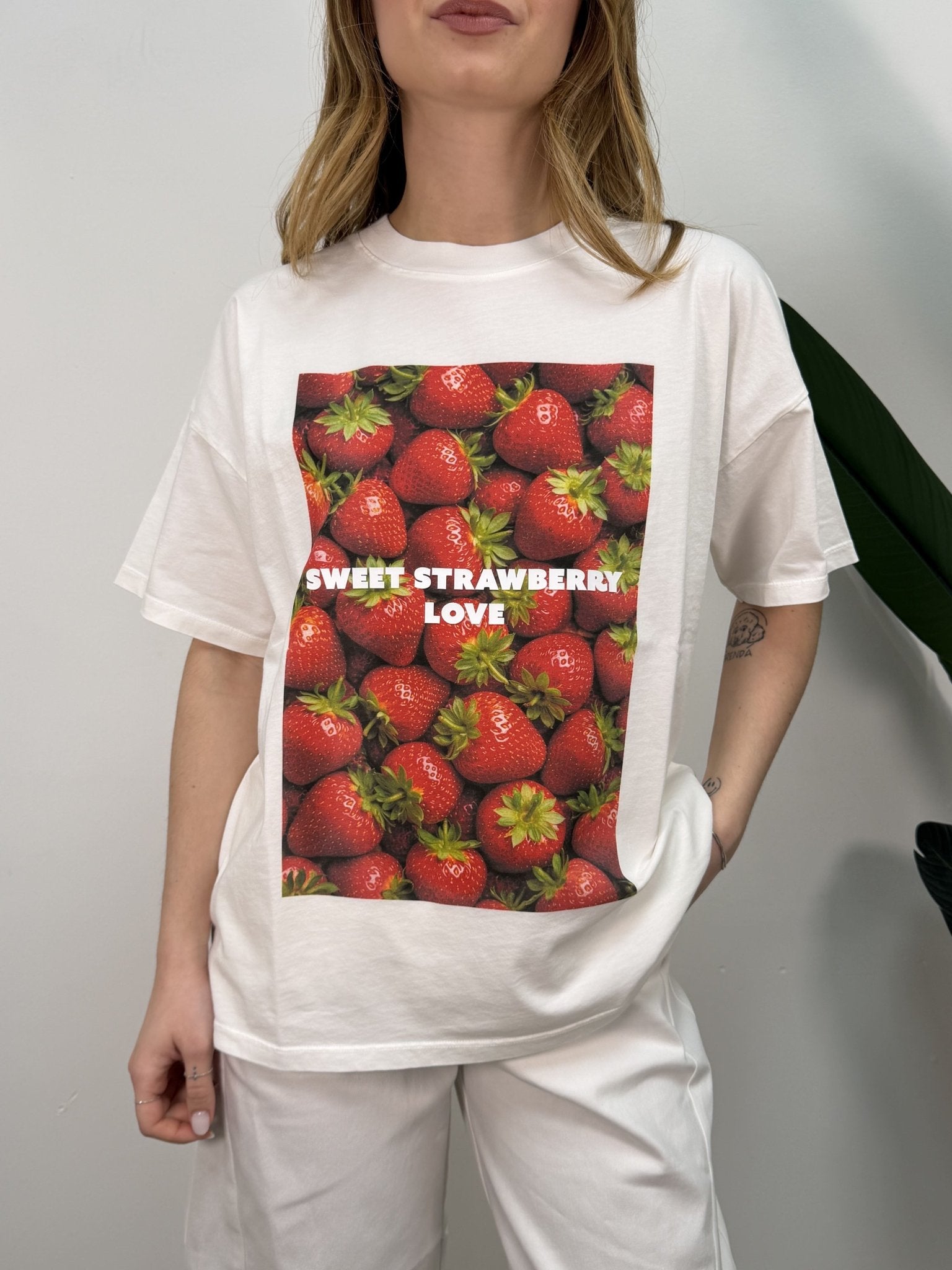 T-Shirt girocollo stampa fragole VICOLO - GiuGiò | Shop online