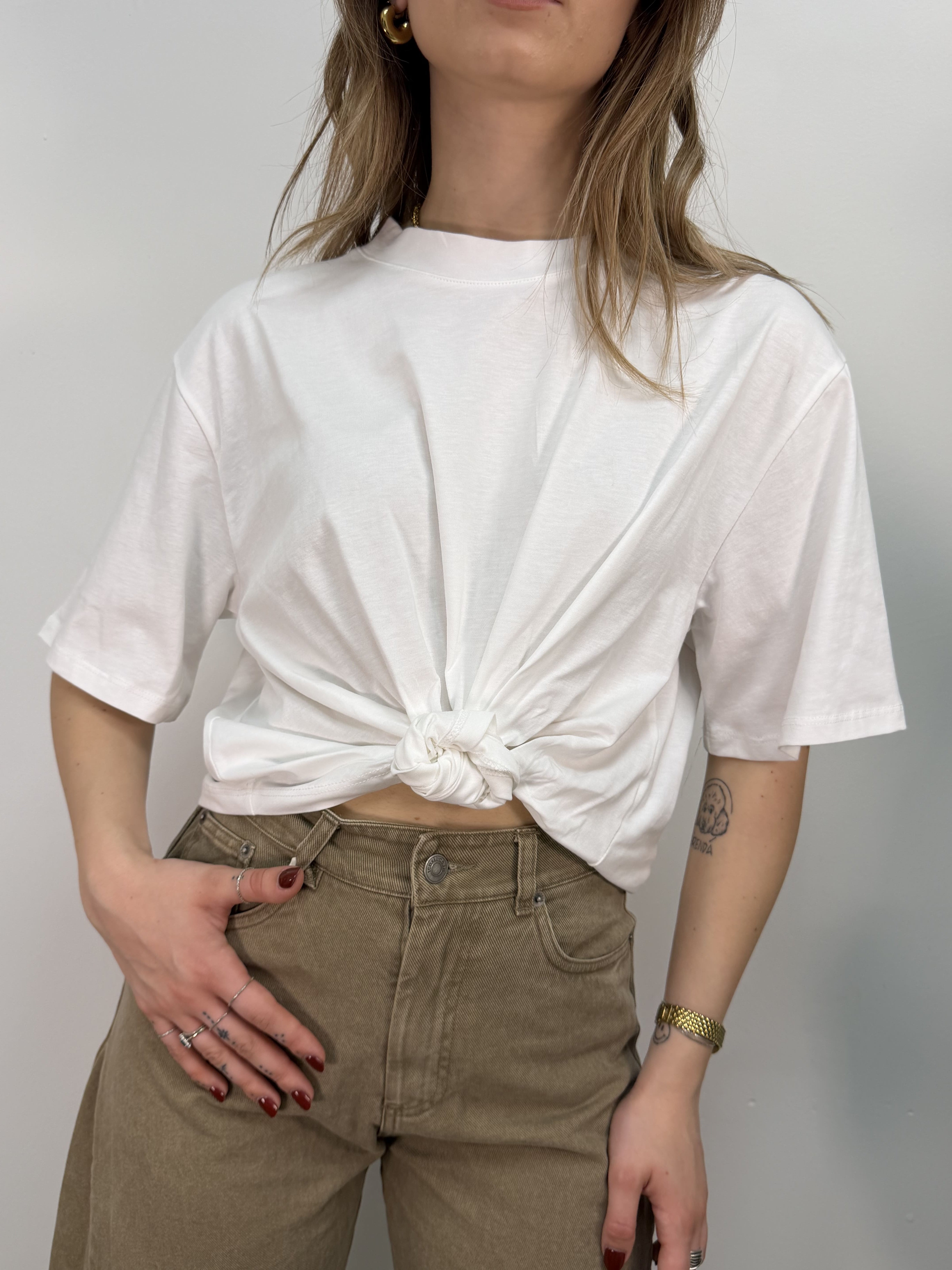 T-shirt con nodo Tensione In
