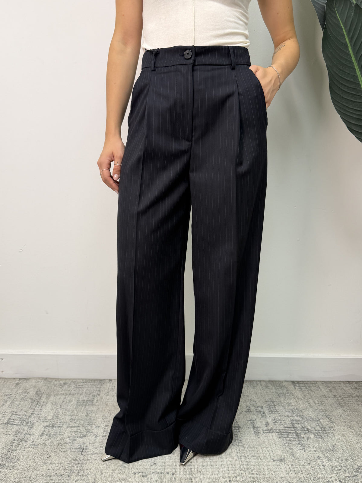Pantalone gessato con risvolto cucito Vicolo