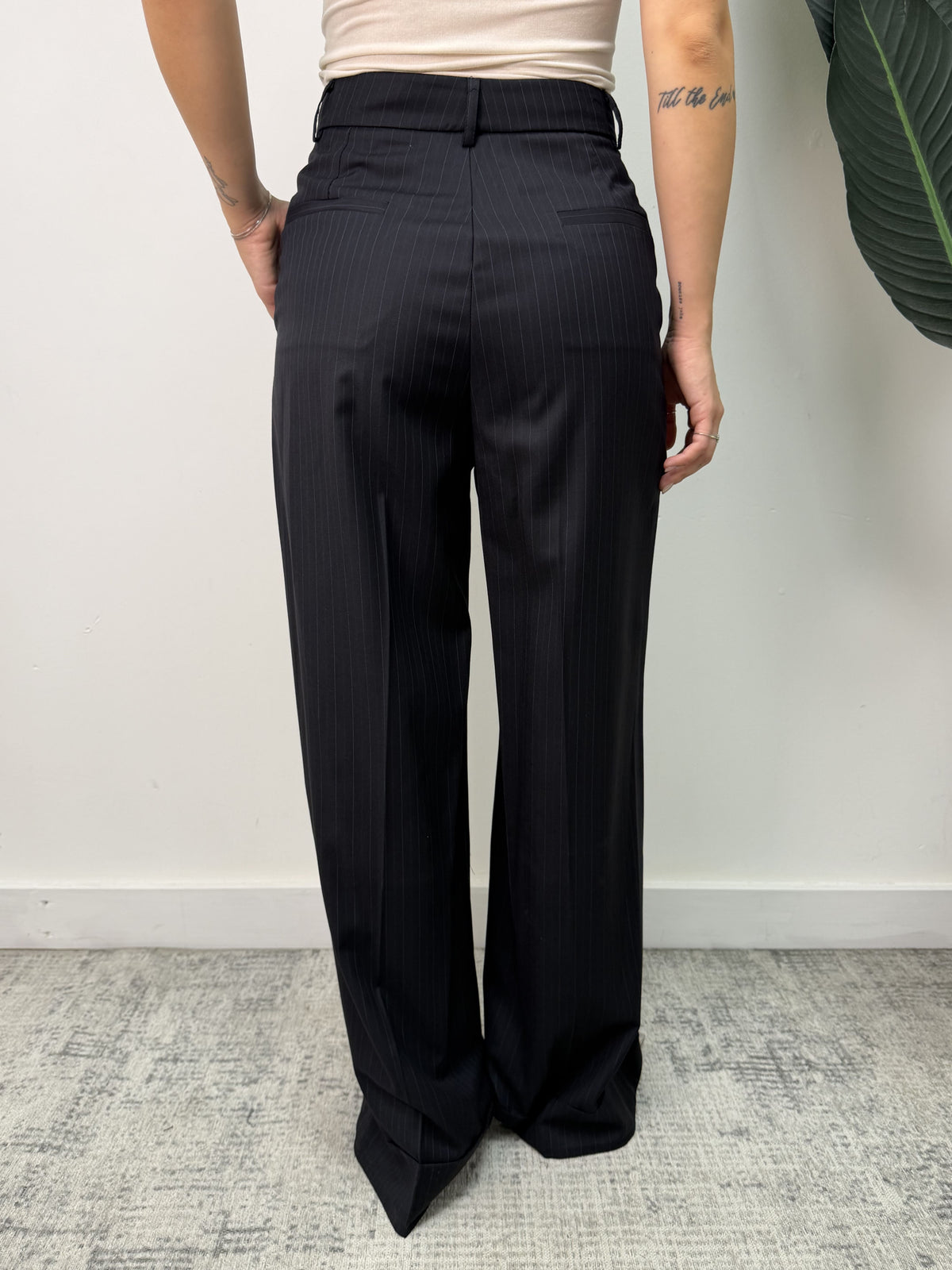 Pantalone gessato con risvolto cucito Vicolo