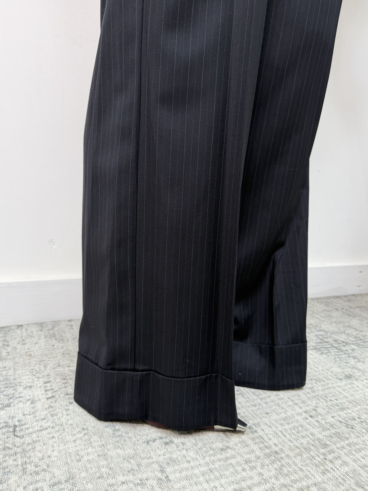 Pantalone gessato con risvolto cucito Vicolo