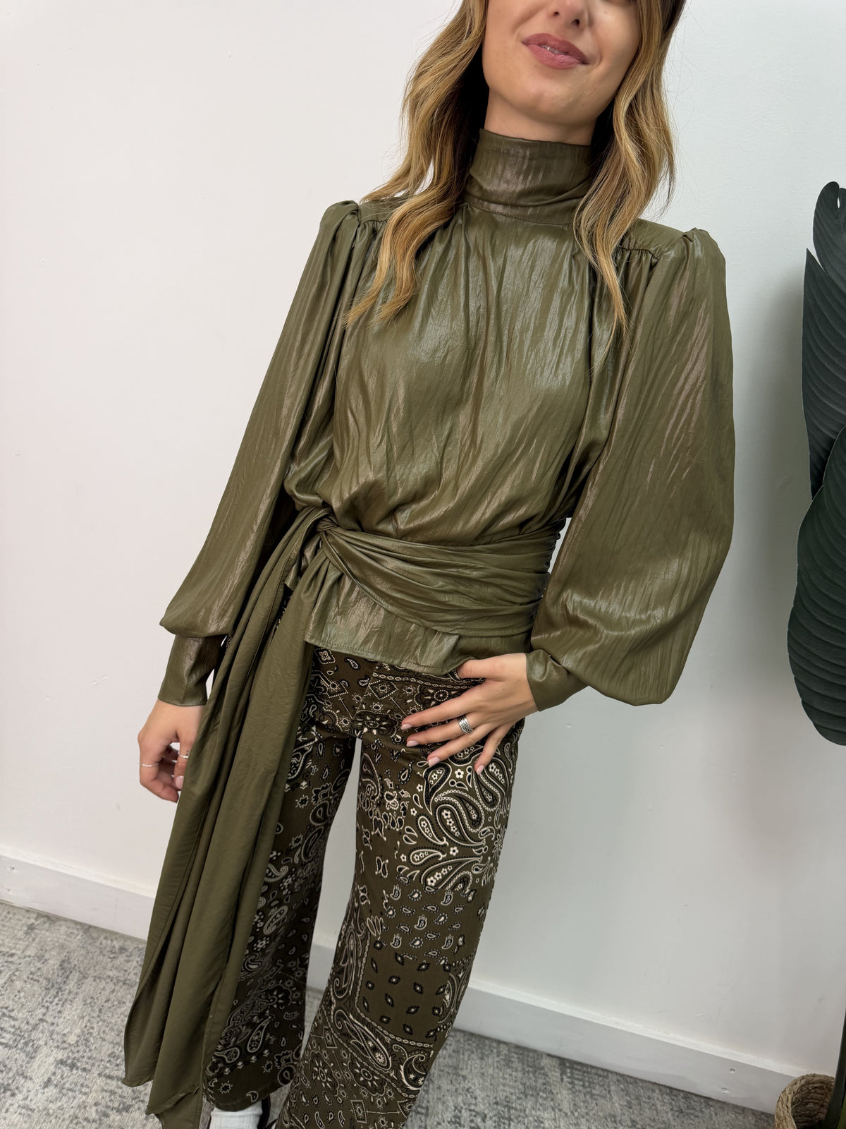 Blusa laminata spalline imbottite e fusciacca HaveOne