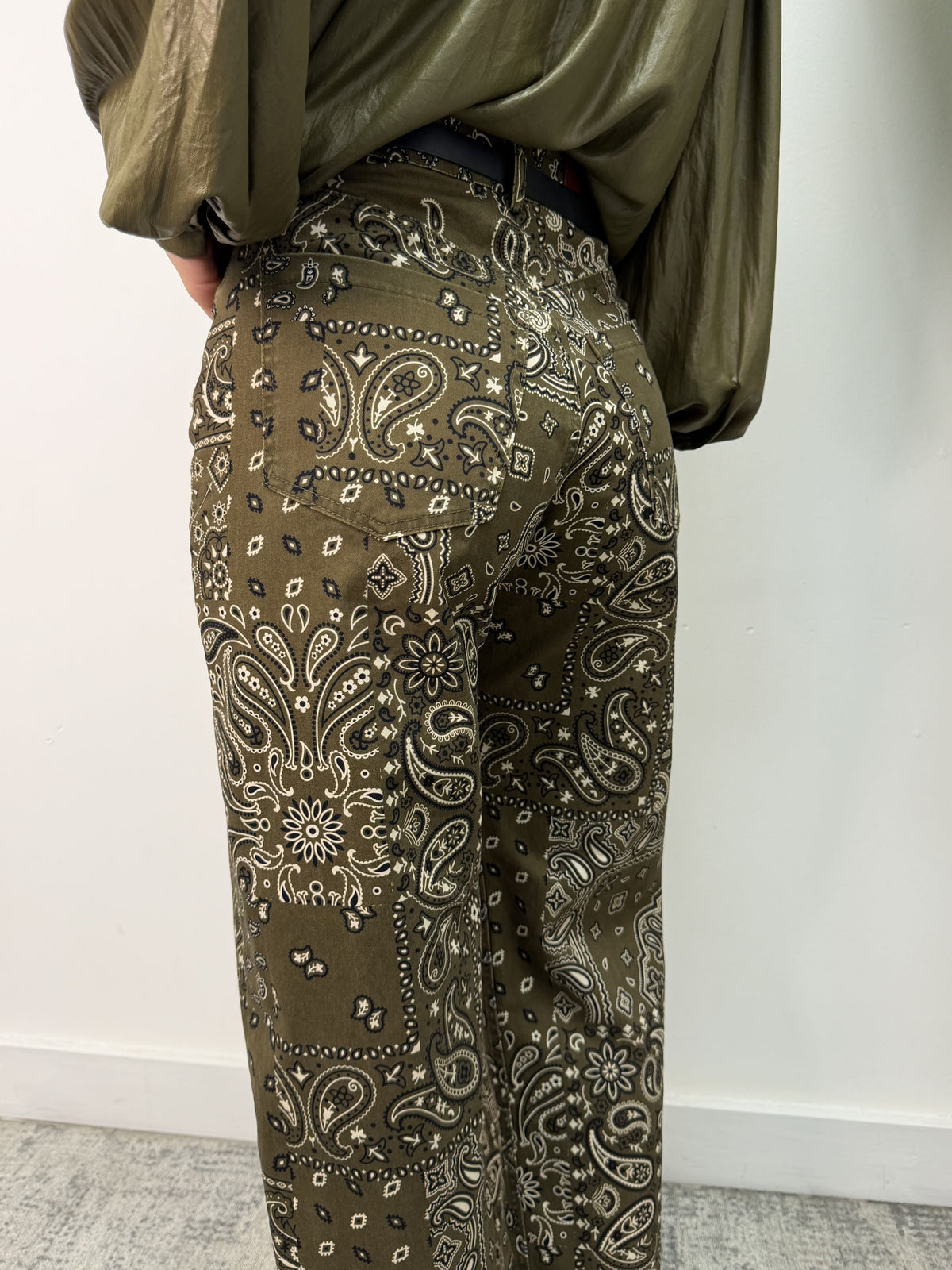 Pantalone ovetto stampa bandana Tensione In