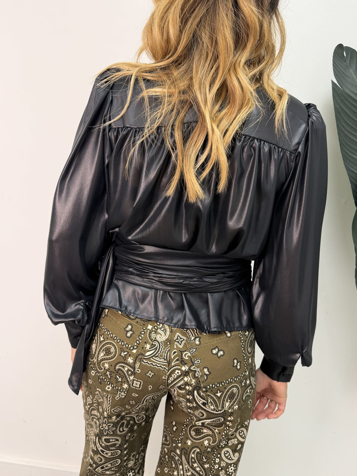 Blusa laminata spalline imbottite e fusciacca HaveOne