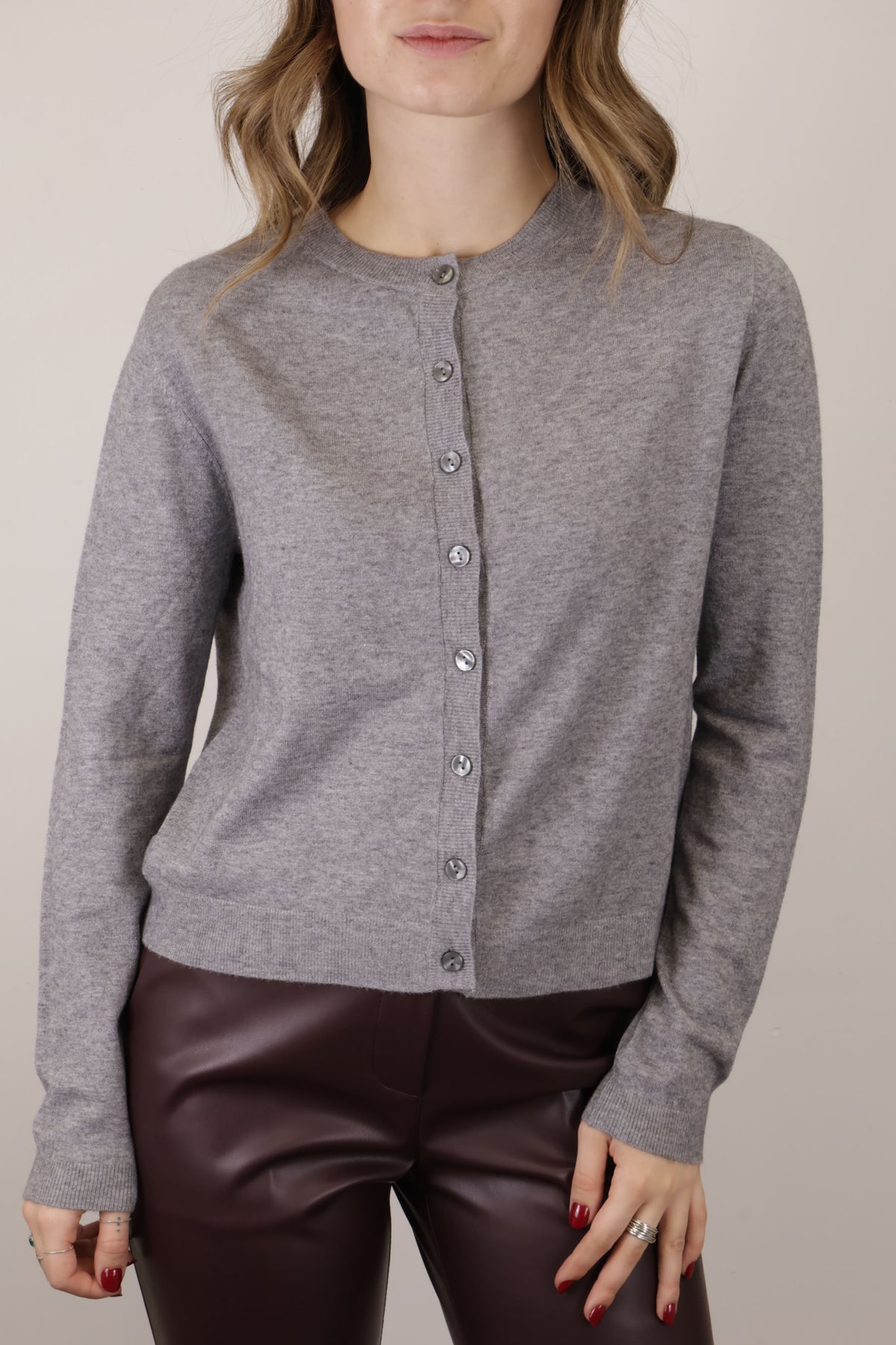 Cardigan girocollo con bottoni MyD