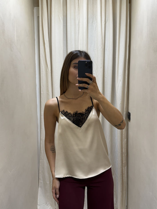 Top in satin con inserti in pizzo Tensione In