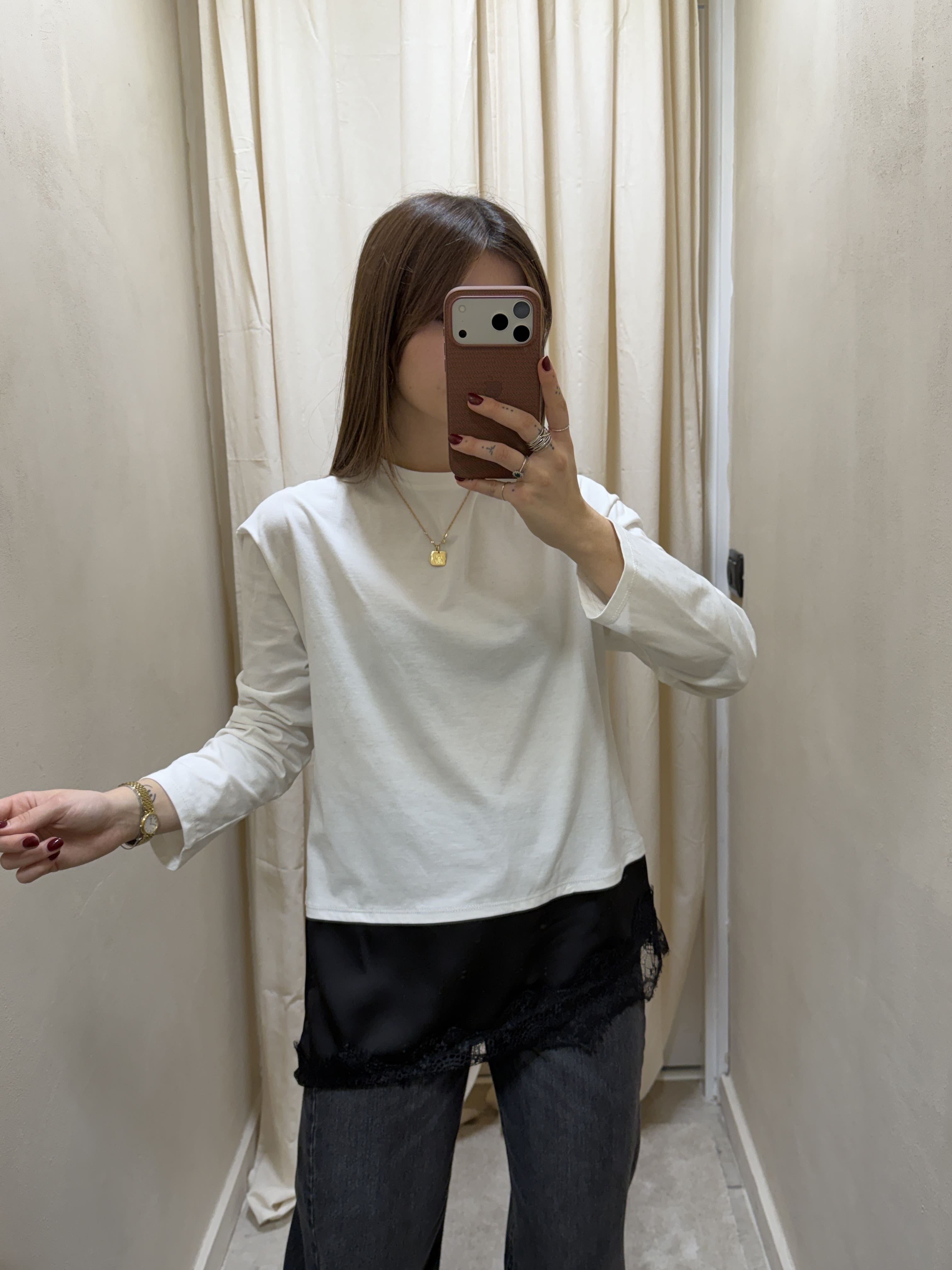 T-shirt in cotone con inserto asimmetrico in raso e pizzo Tensione In