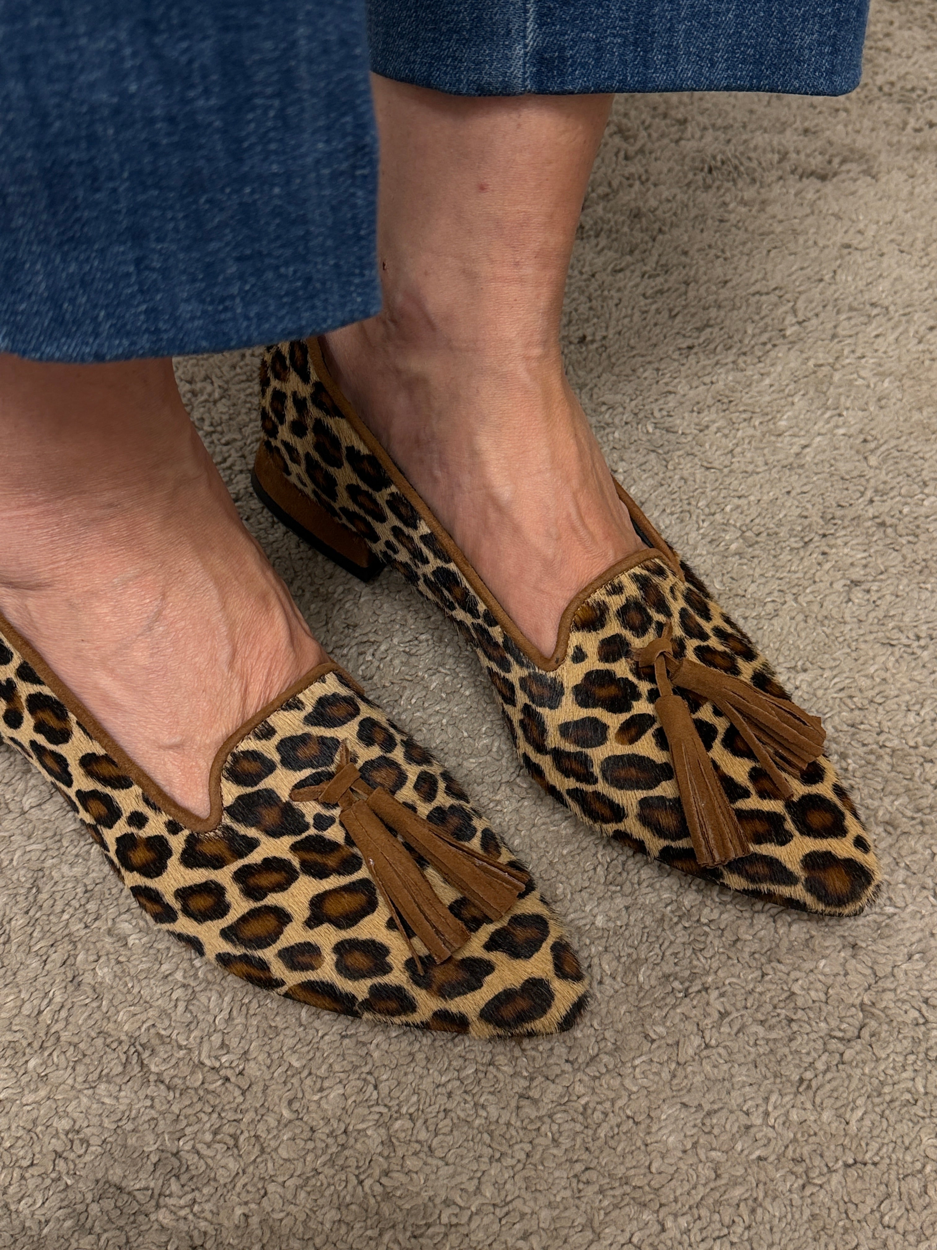 Ballerina in cavallino animalier a punta con nappine Noa