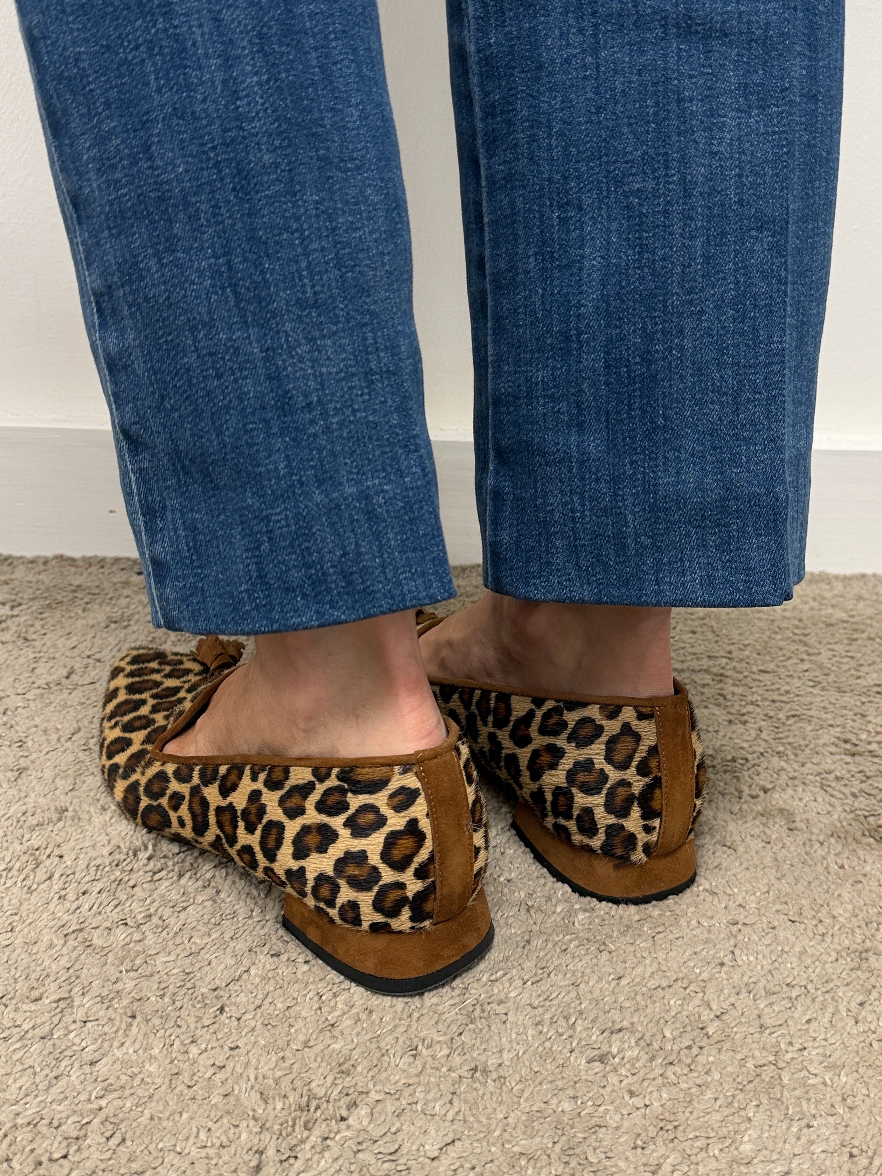 Ballerina in cavallino animalier a punta con nappine Noa