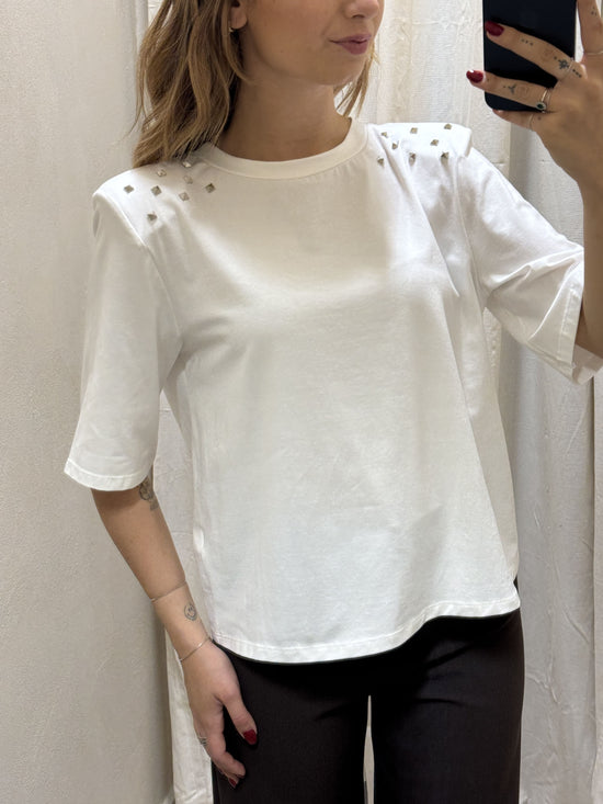 T-Shirt con spalla imbottita e borchie MyD