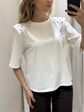 T-Shirt con spalla imbottita e borchie MyD
