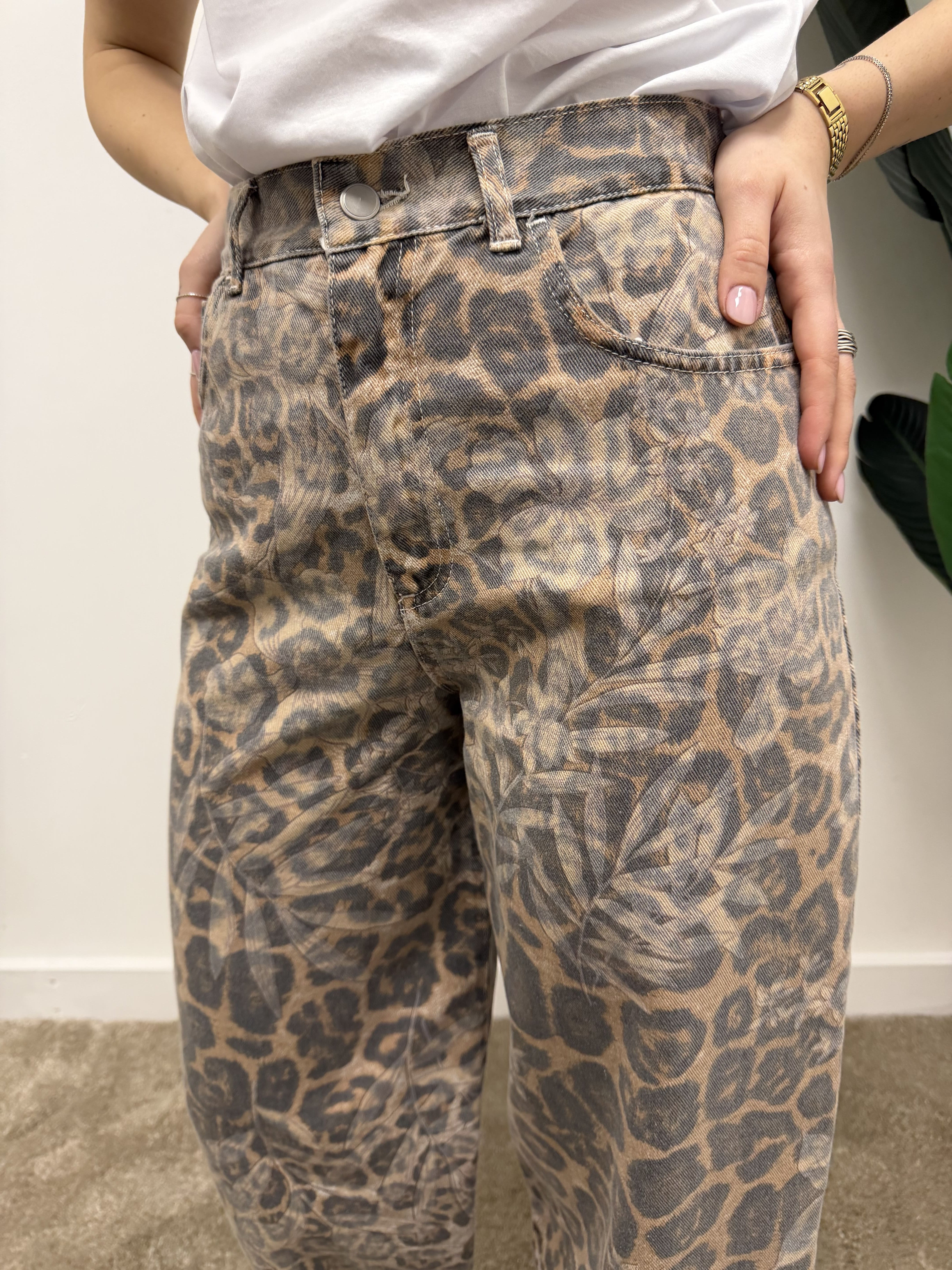 Jeans ovetto stampa maculata e fondo fiorato Susy Mix