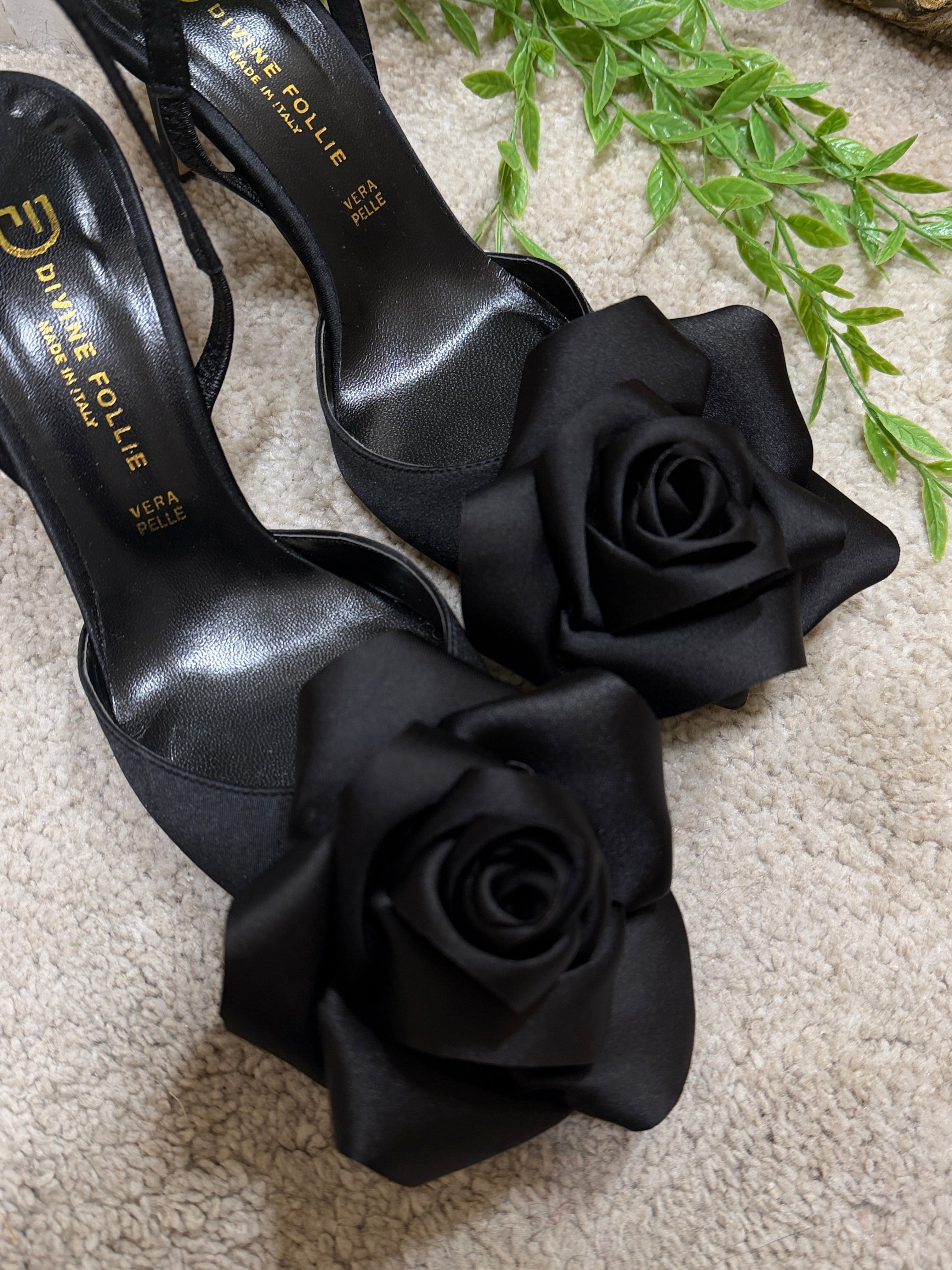 Slingback in raso con fiore maxi Divine Follie