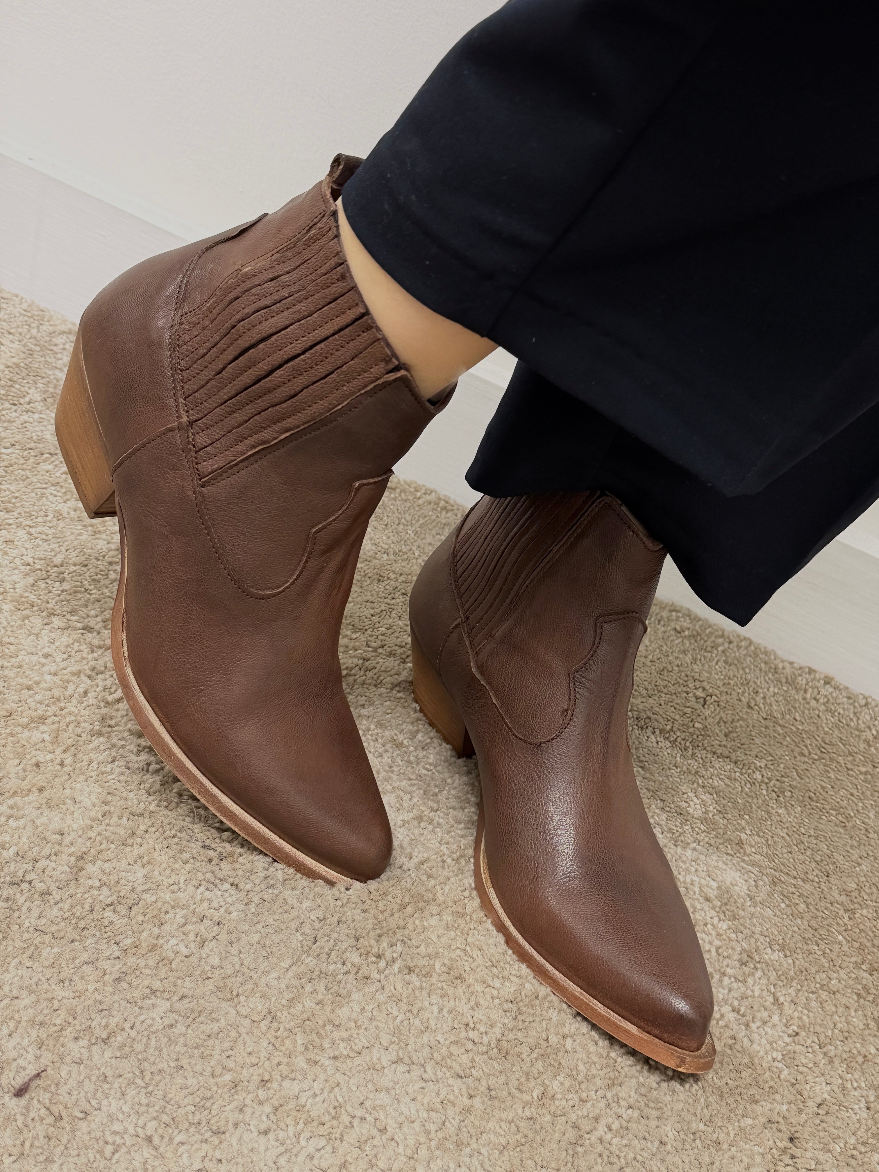 Texano basso in pelle Via Mondana
