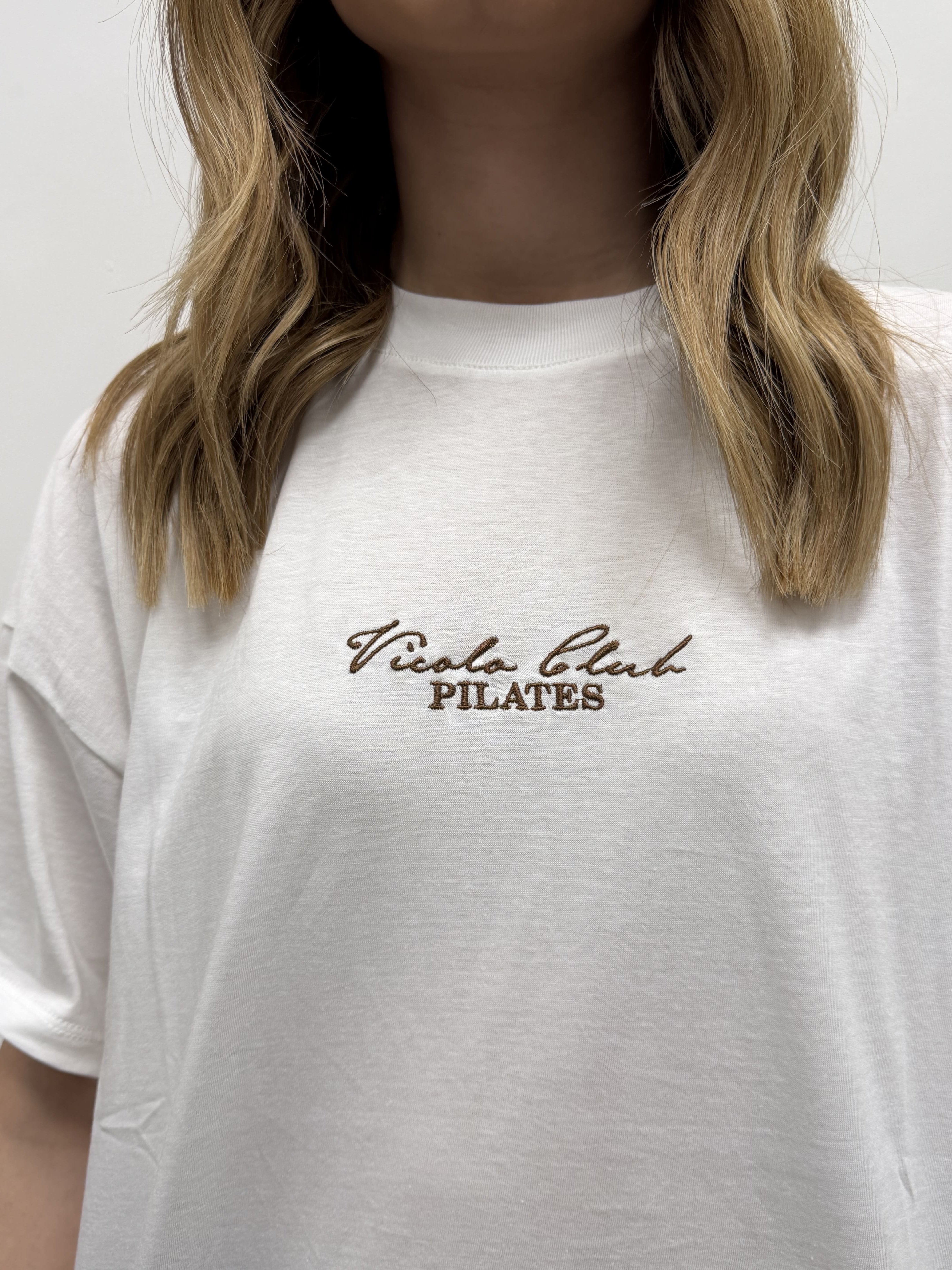 T-shirt girocollo over ricamo "Pilates Club" VICOLO